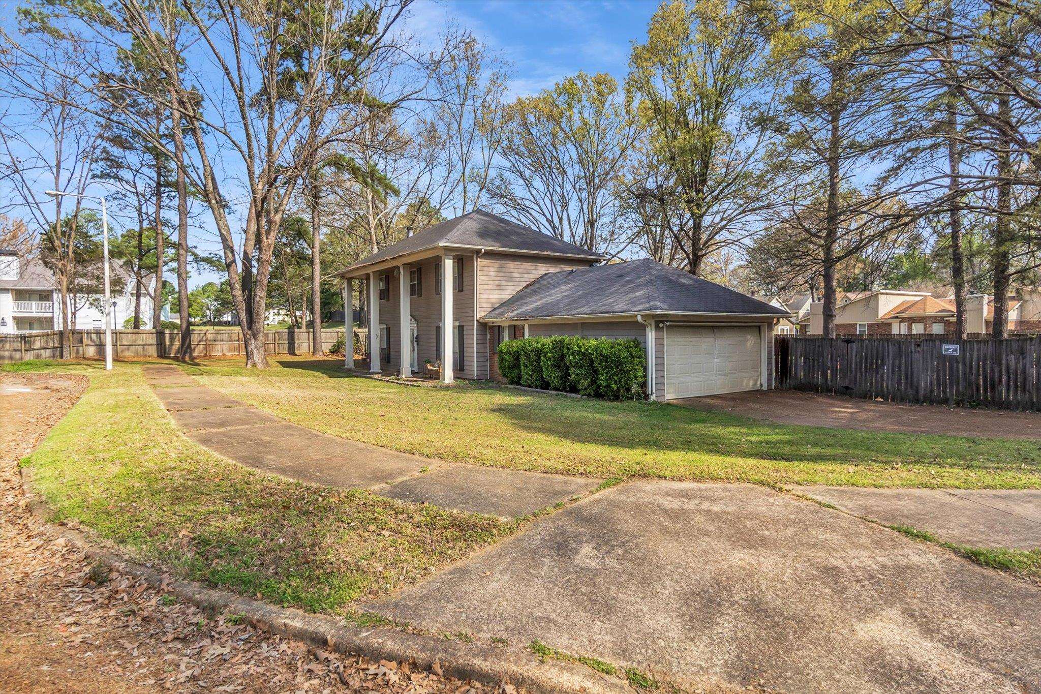 480 Friars Point Ln Property Photo 3
