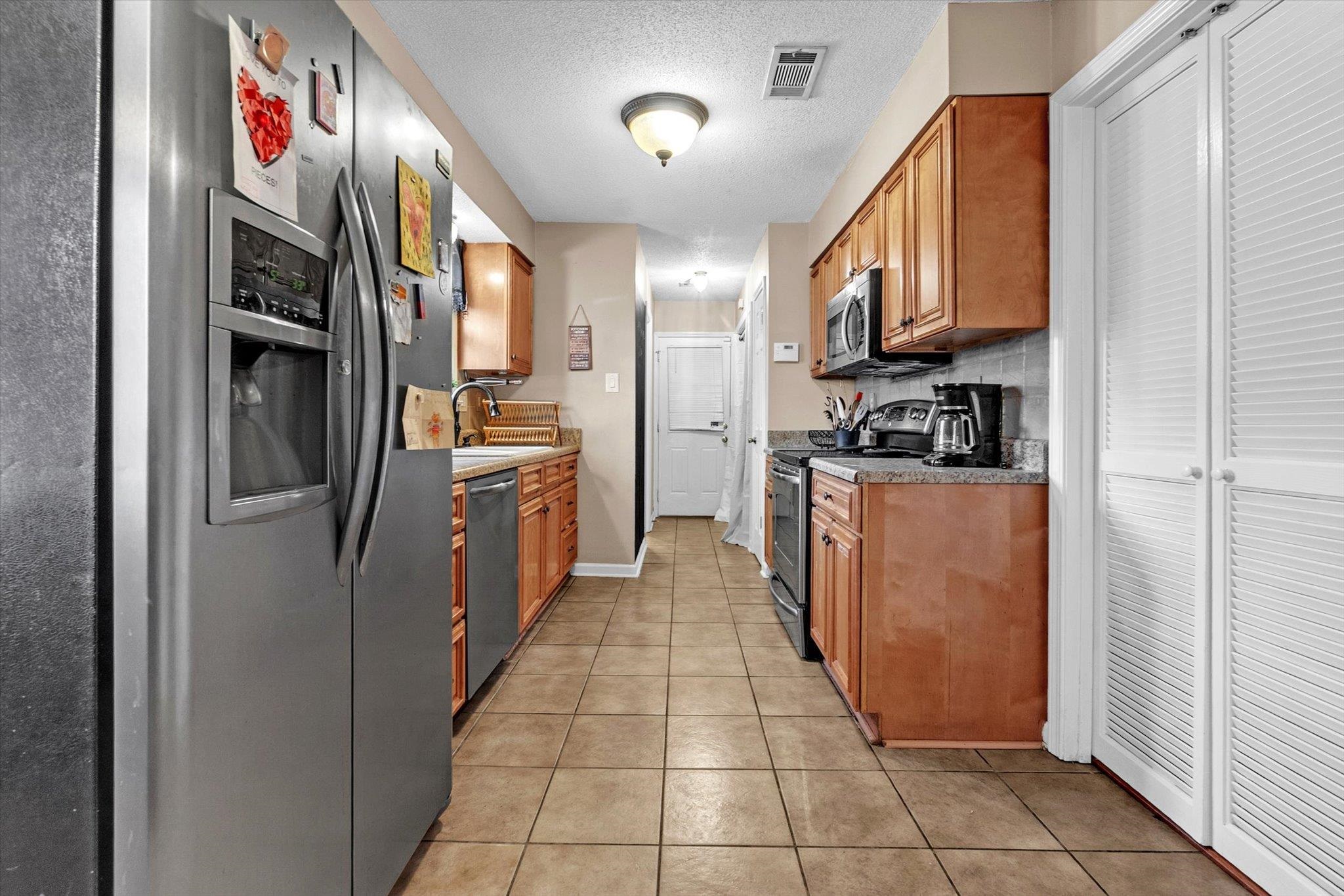 480 Friars Point Ln Property Photo 8