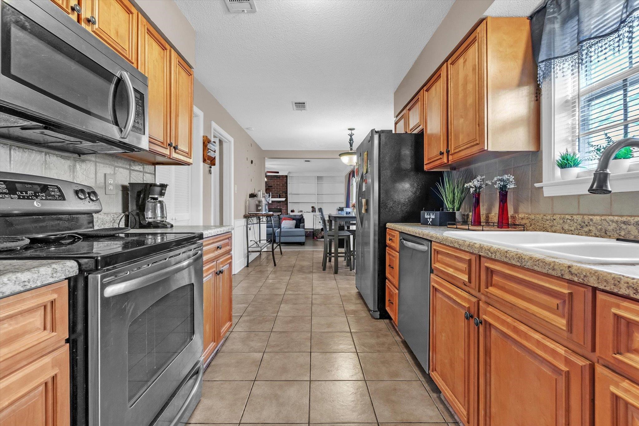 480 Friars Point Ln Property Photo 10