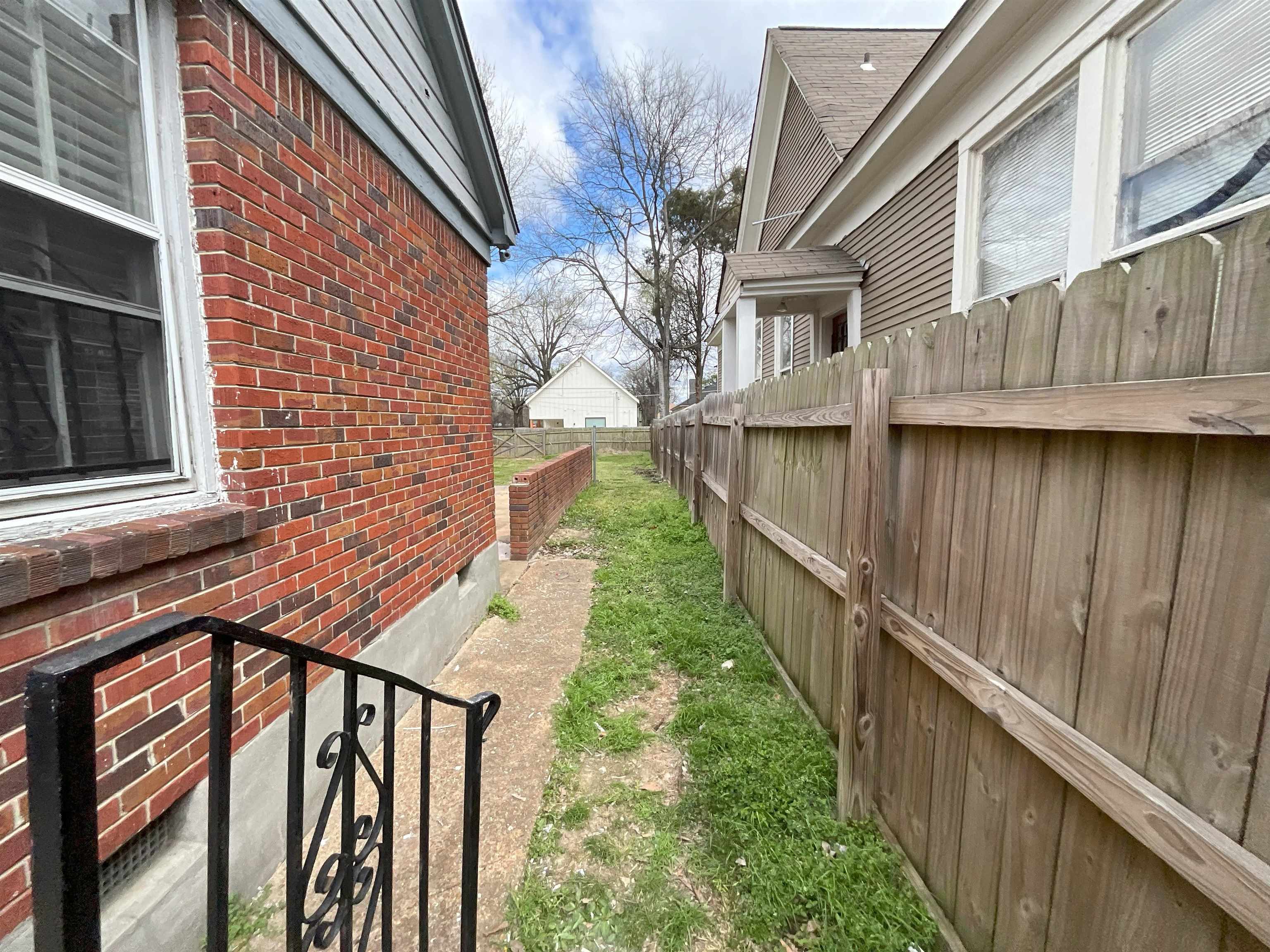 1244 Tutwiler St Property Photo 3