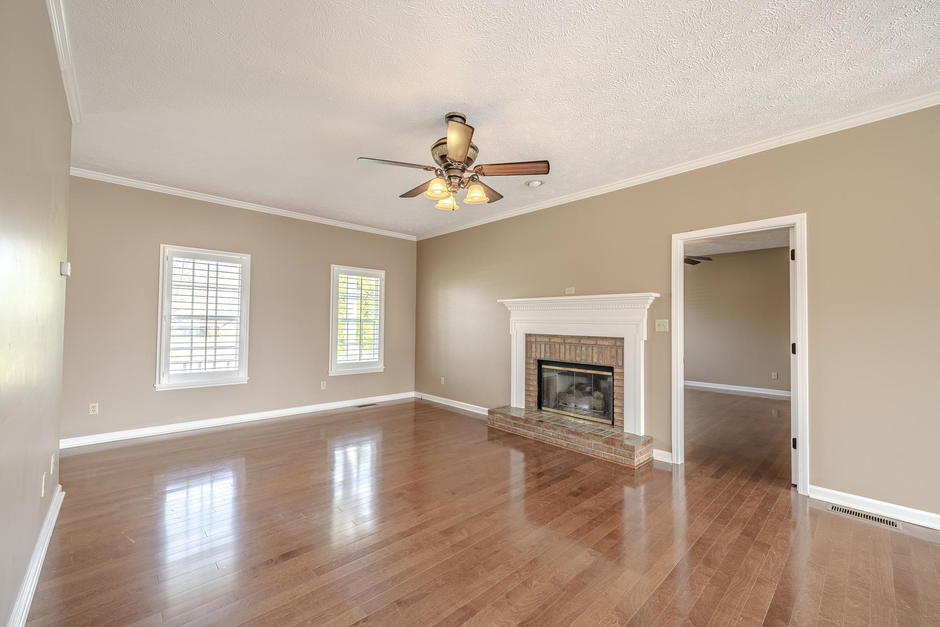 565 Bowen Dr Property Photo 3
