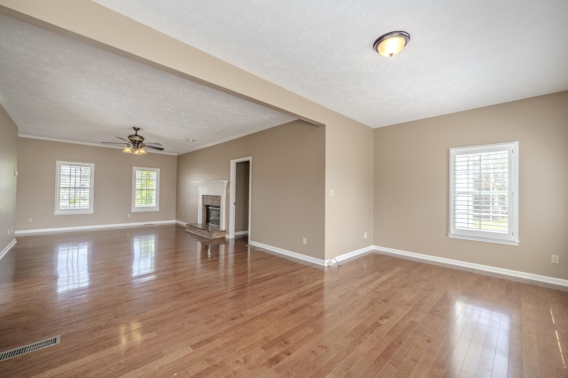 565 Bowen Dr Property Photo 4