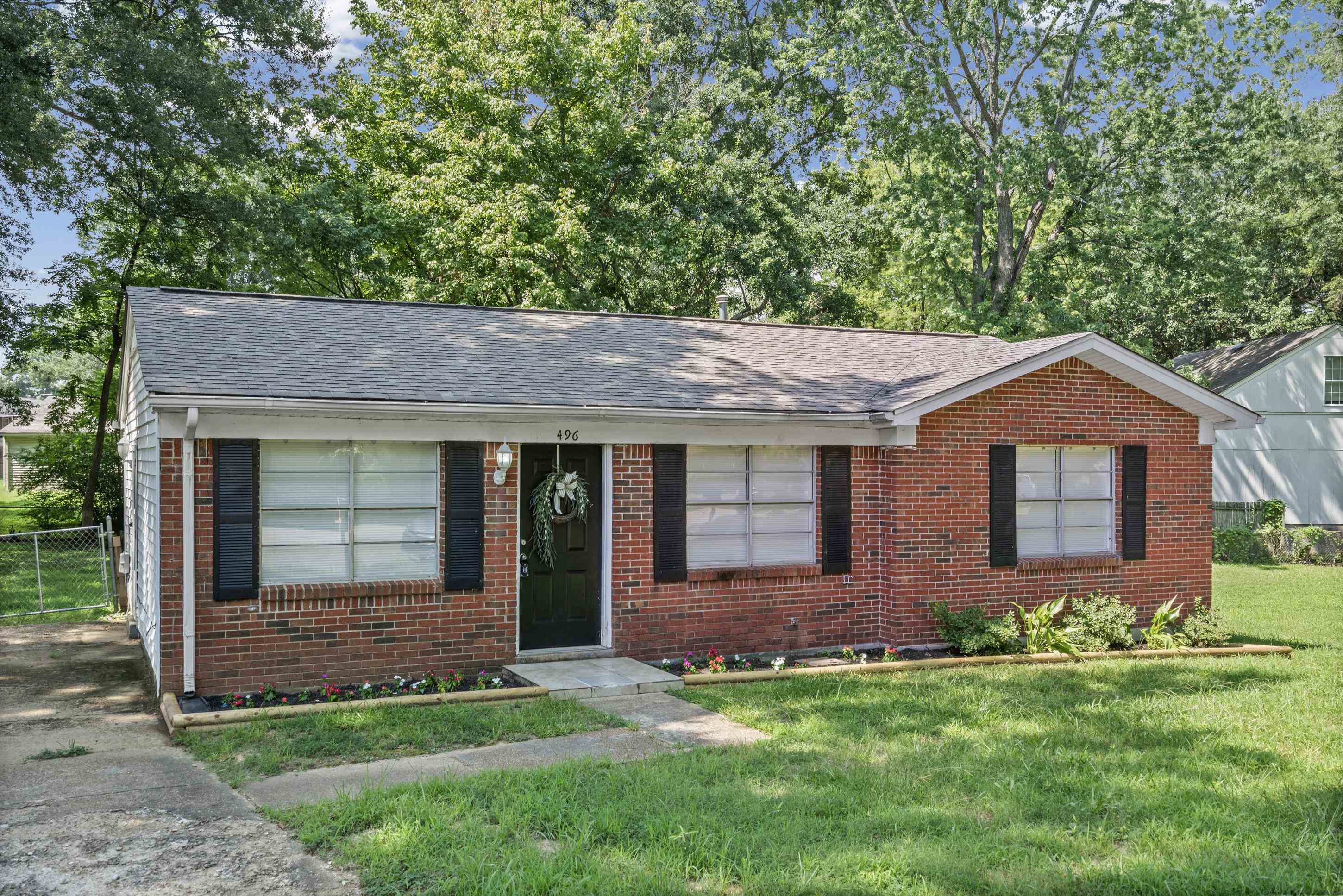 496 Greenview Cv Property Photo 2