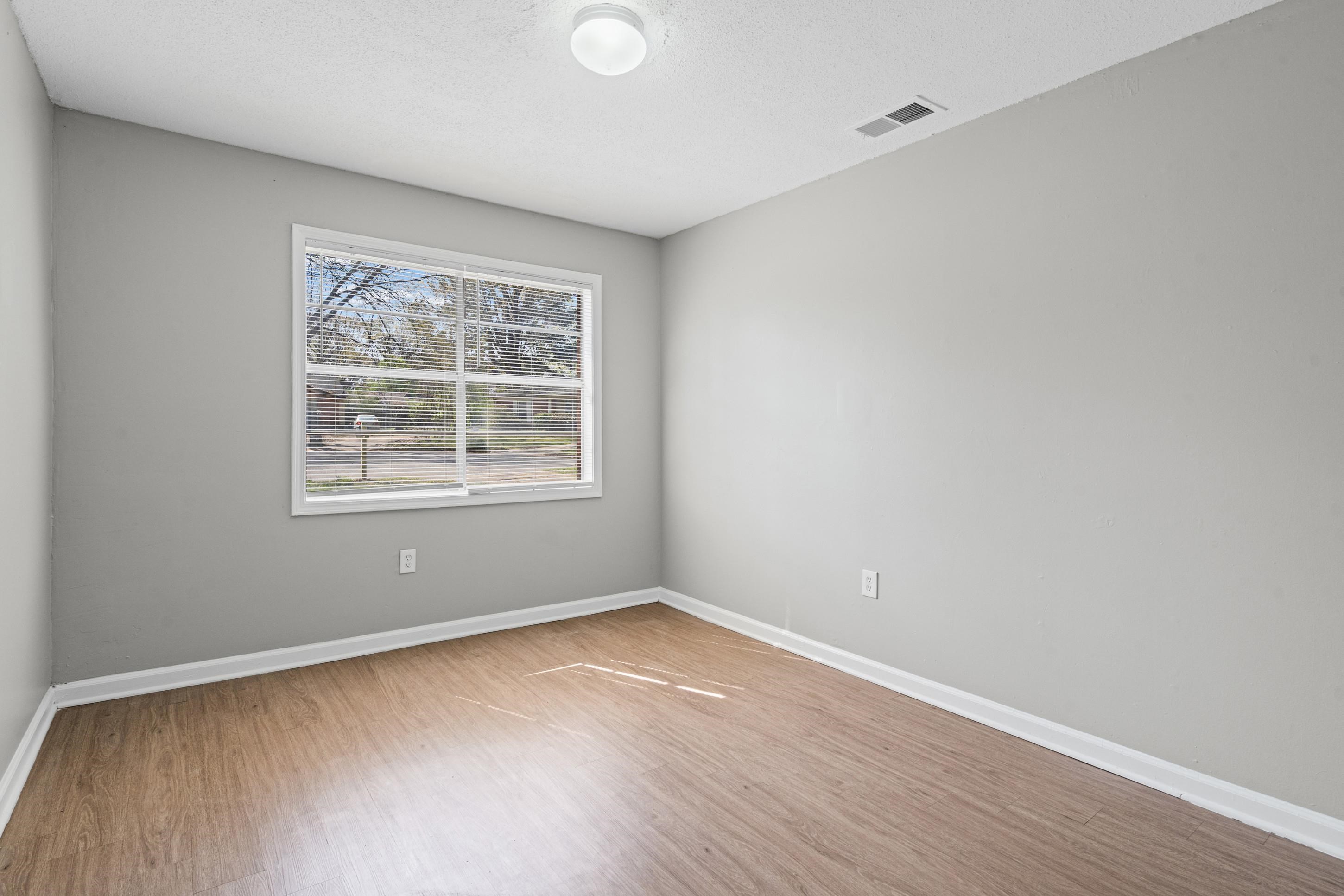 496 Greenview Cv Property Photo 14
