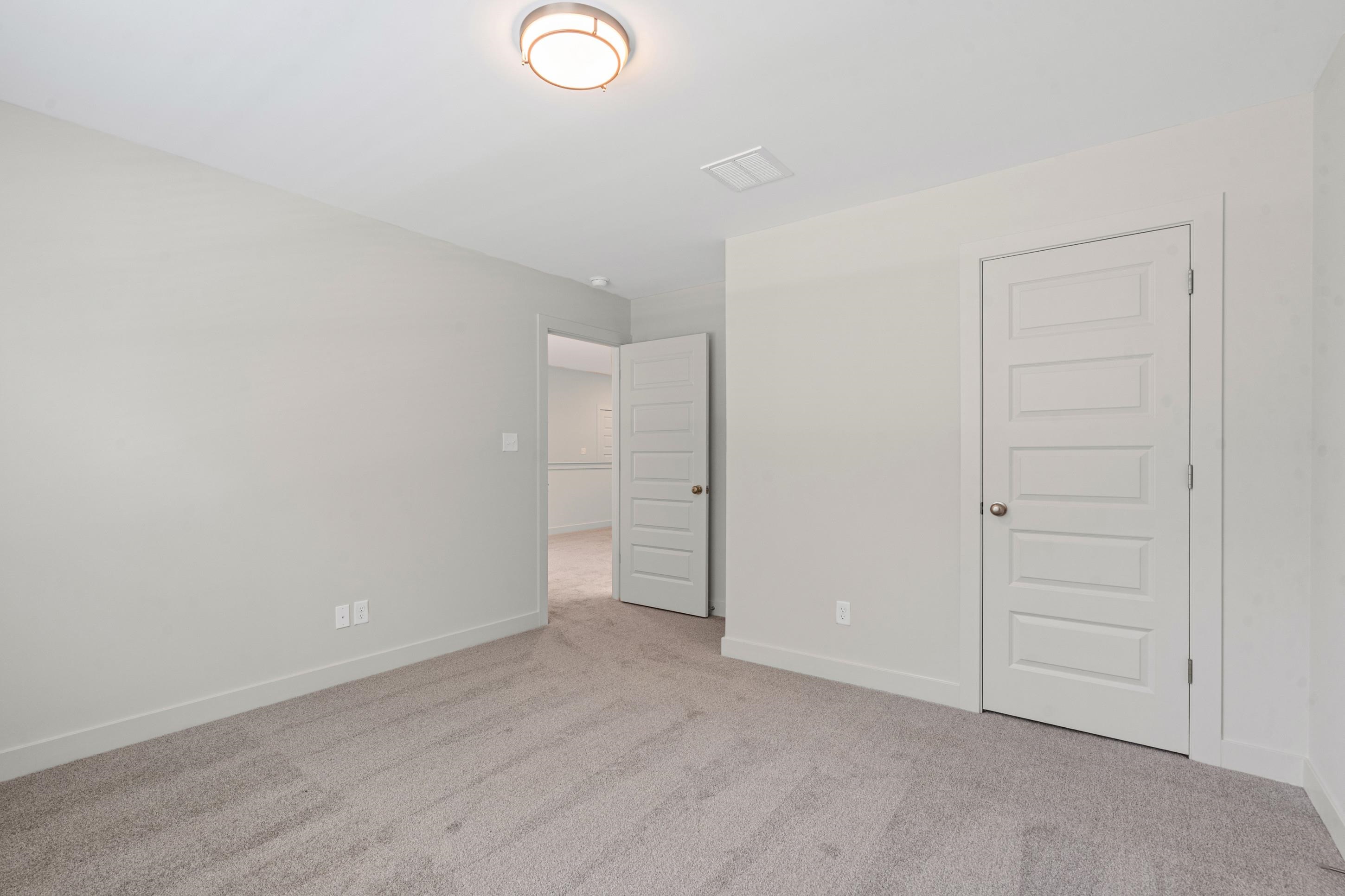 7025 Walker Farms Dr Property Photo 27