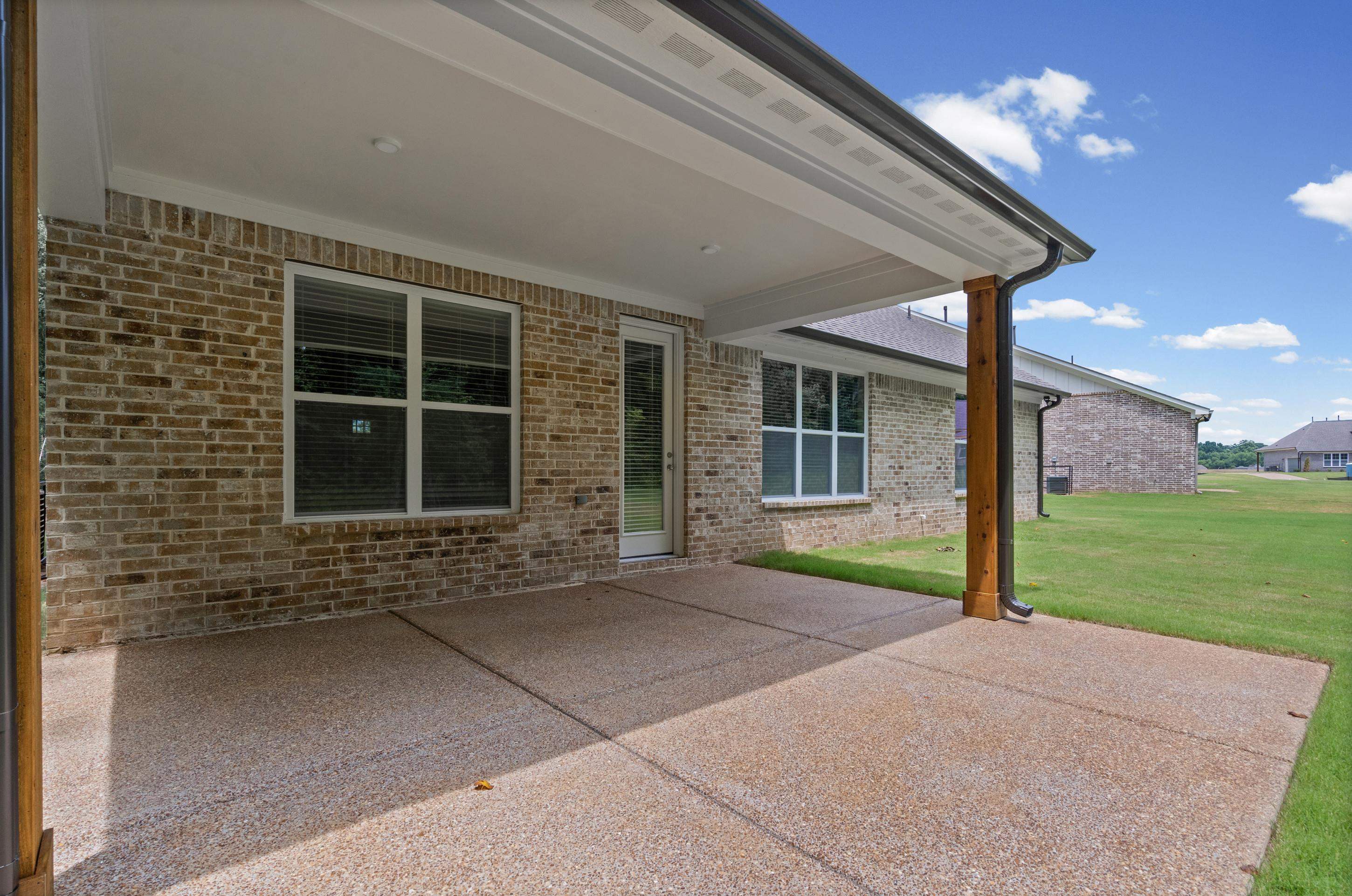 7025 Walker Farms Dr Property Photo 28