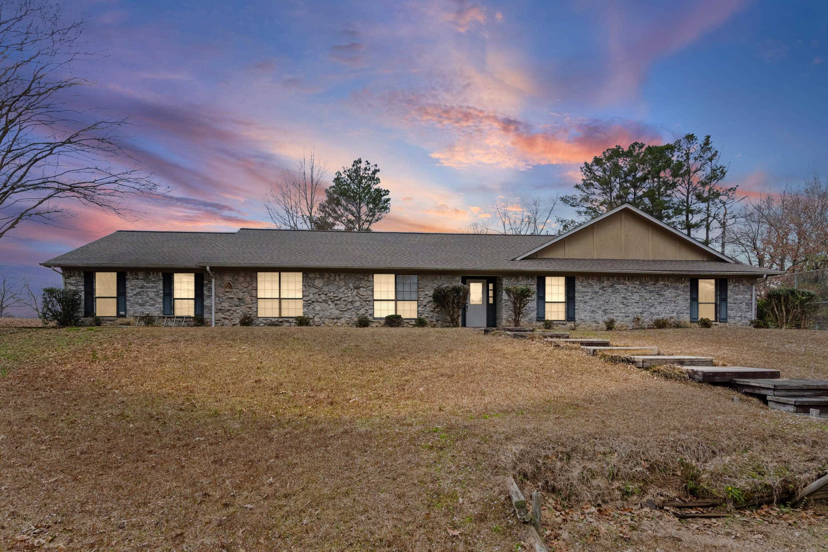 165 Devils Backbone Rd Property Photo 1