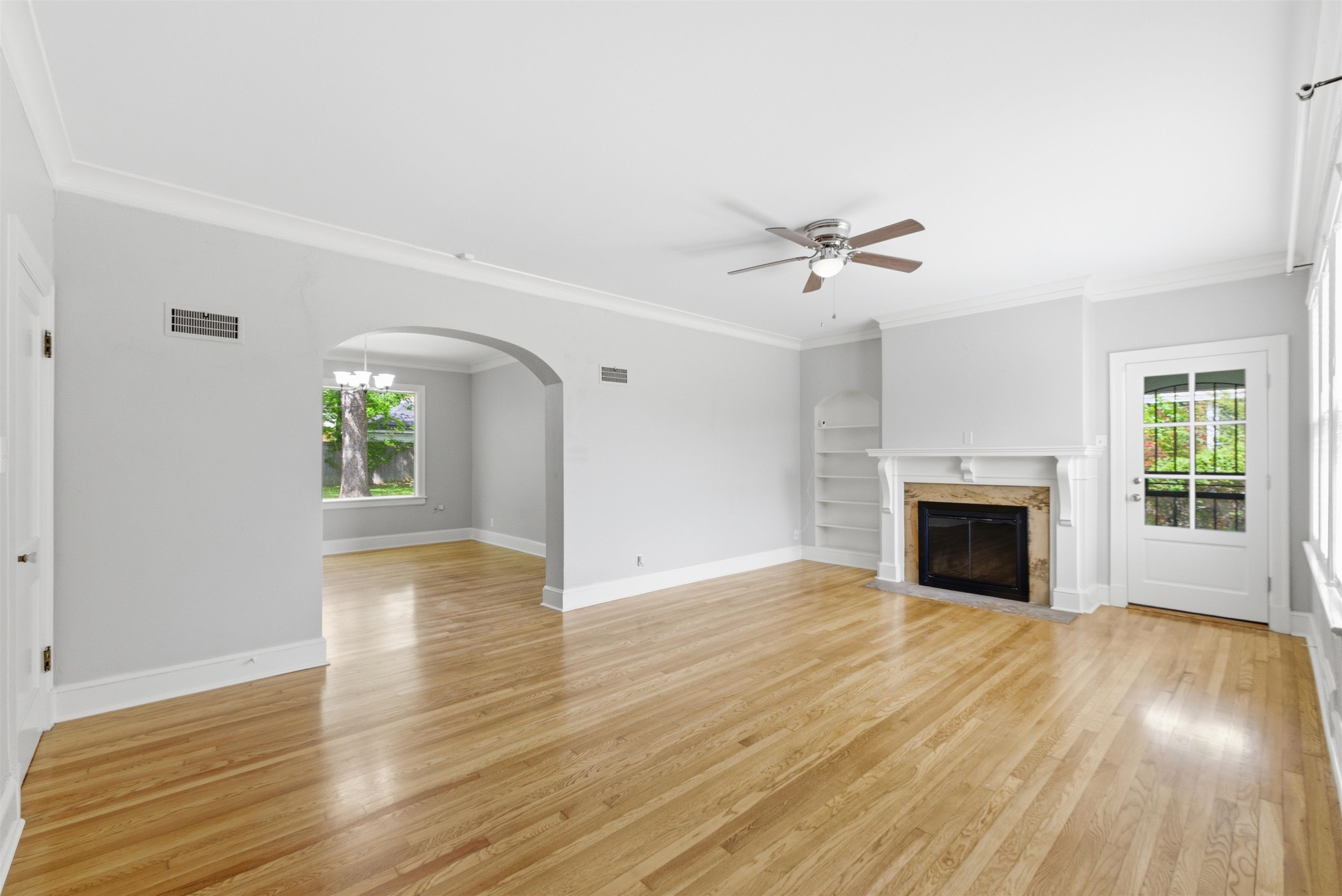 959 University St Property Photo 4