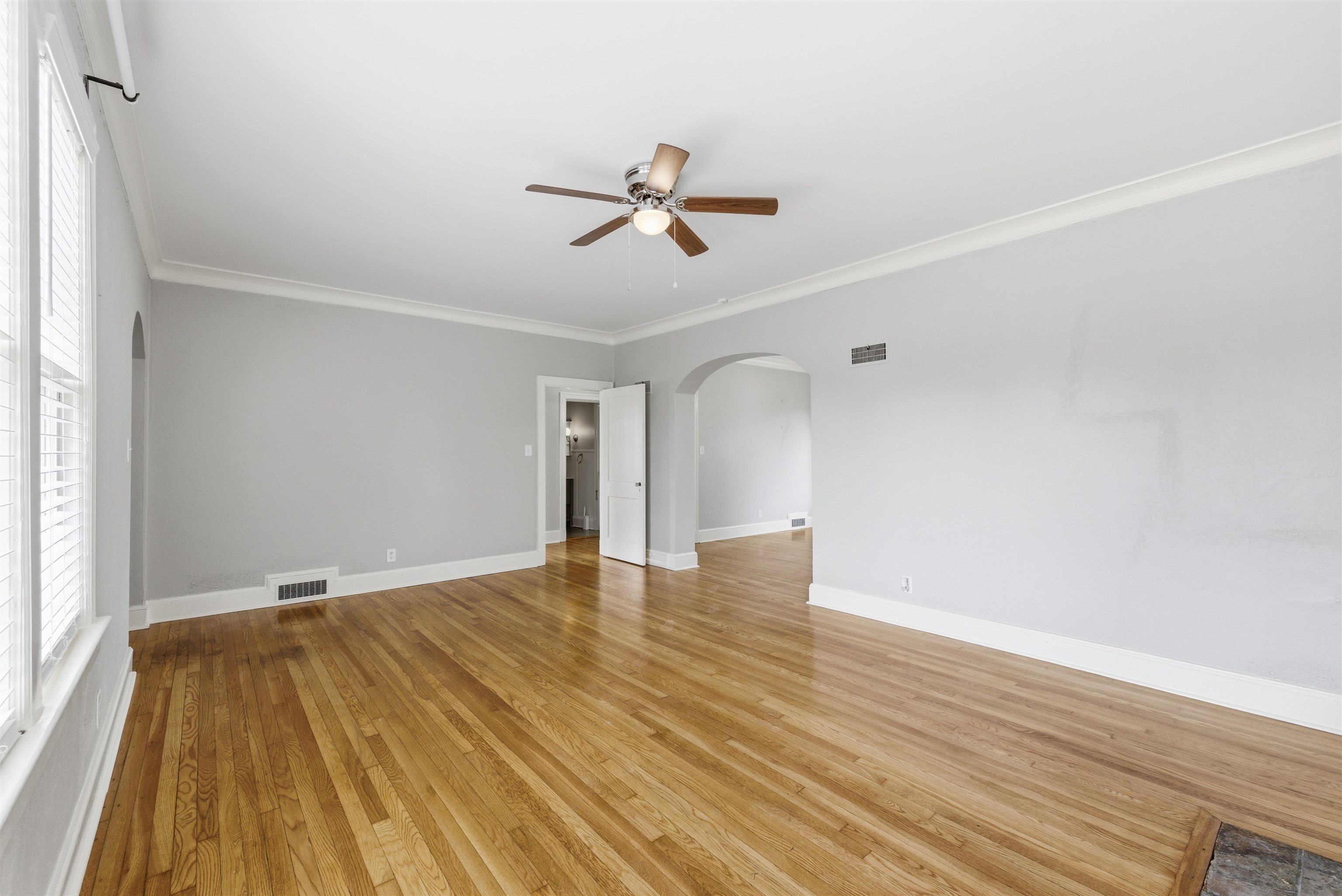 959 University St Property Photo 6