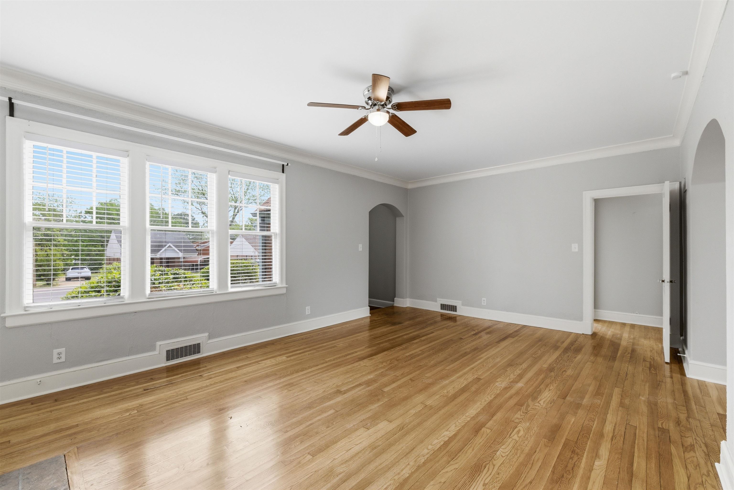 959 University St Property Photo 7
