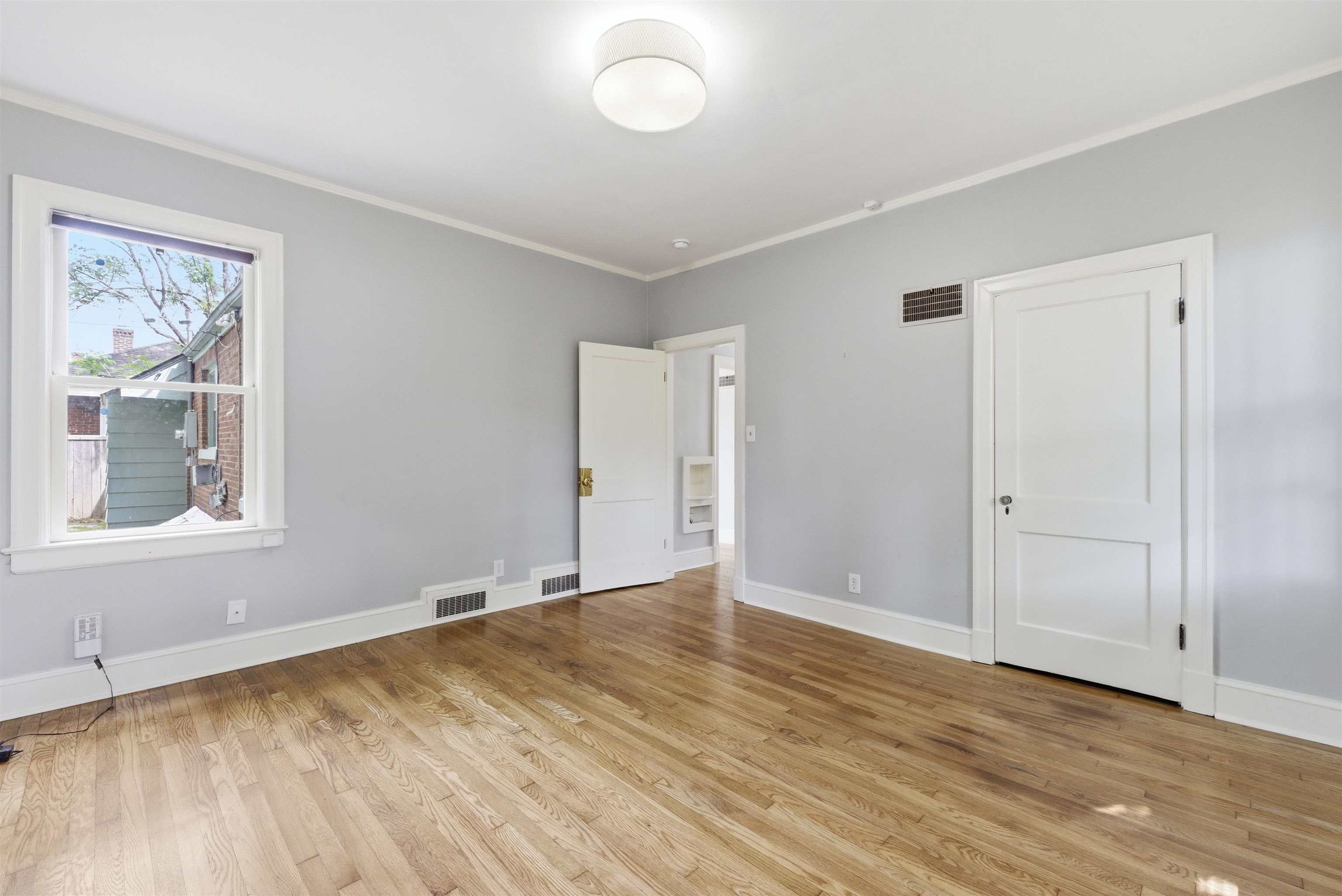 959 University St Property Photo 16