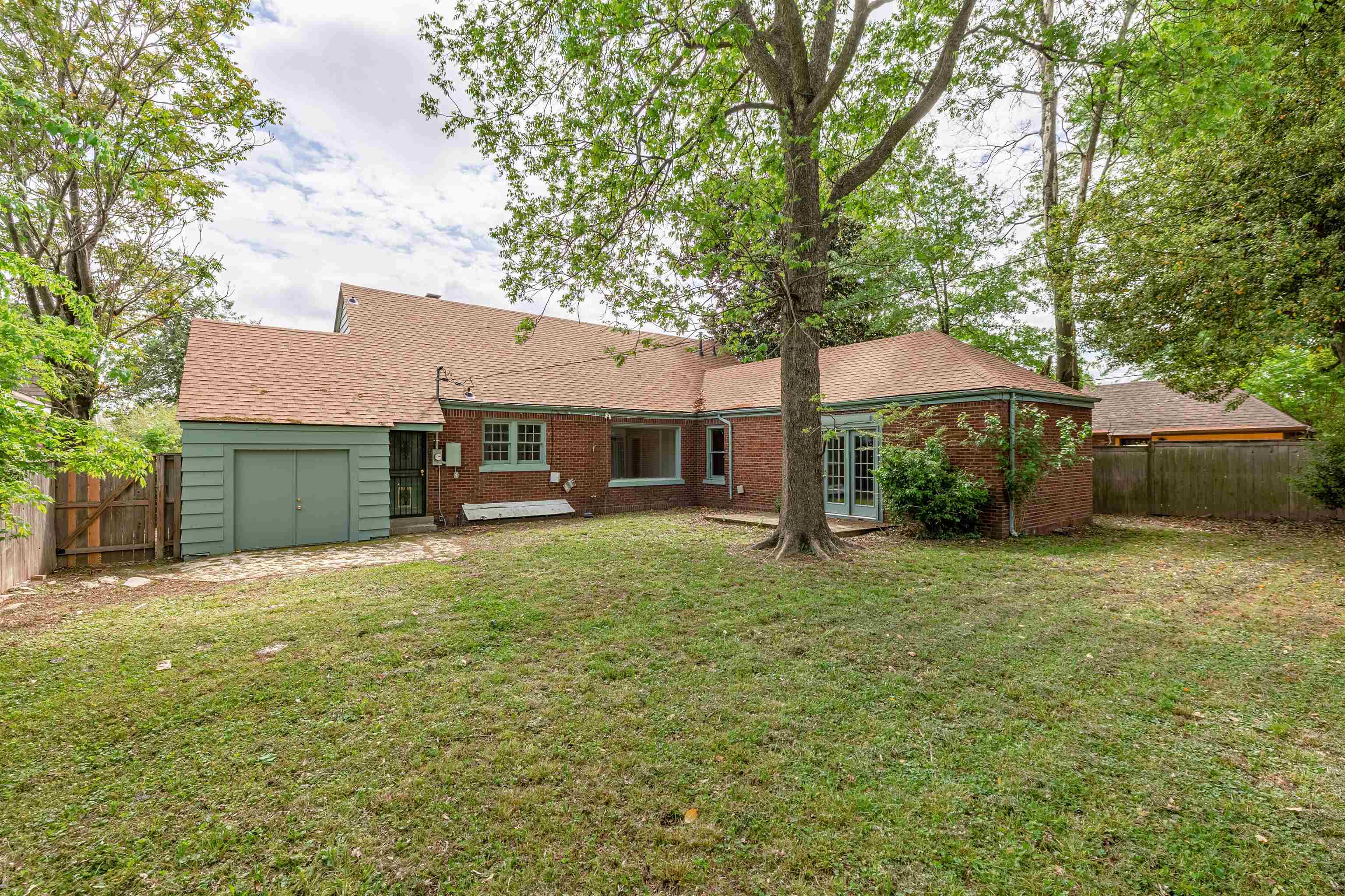 959 University St Property Photo 32