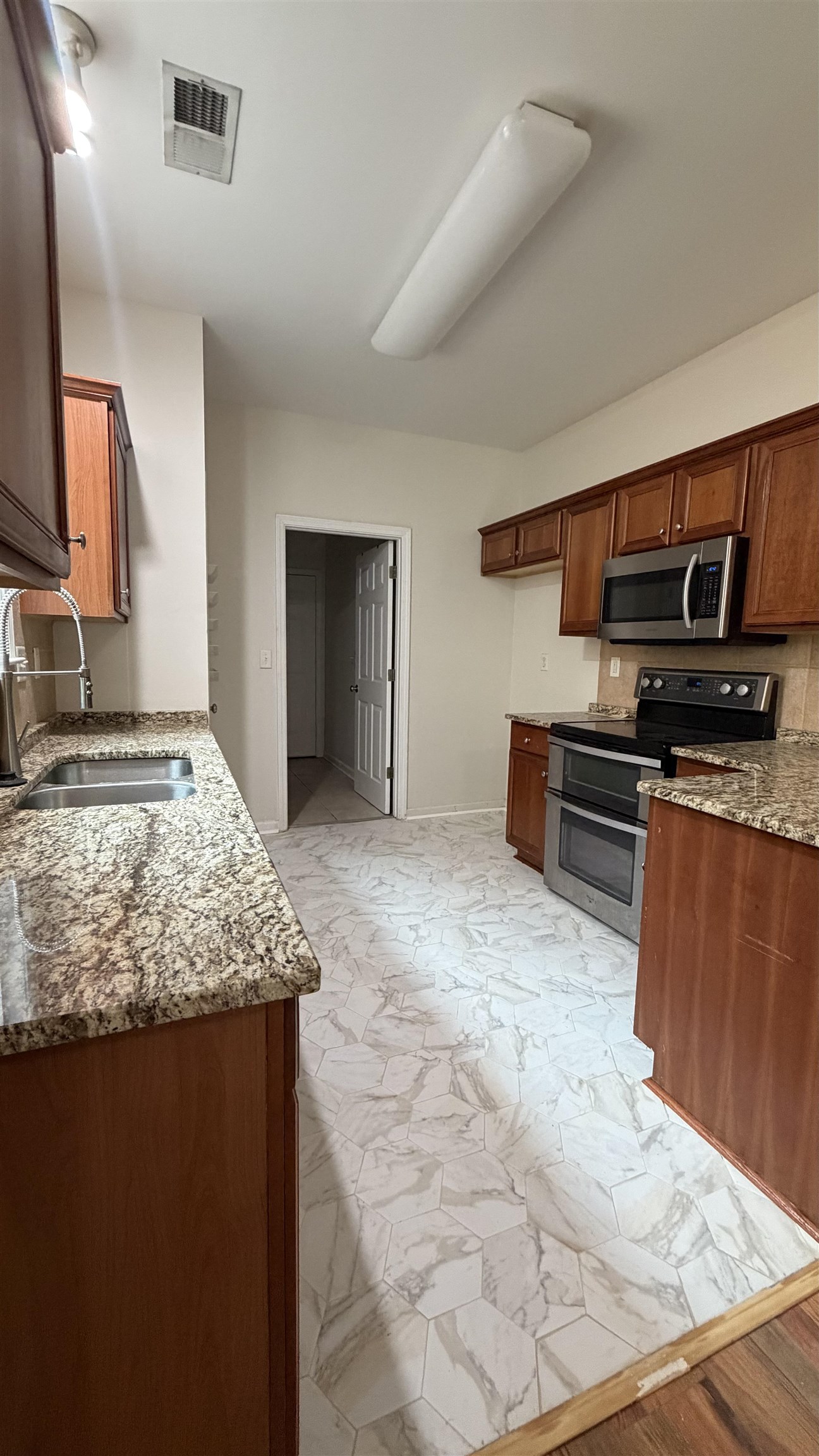 1197 Misty Isle Dr Property Photo 6