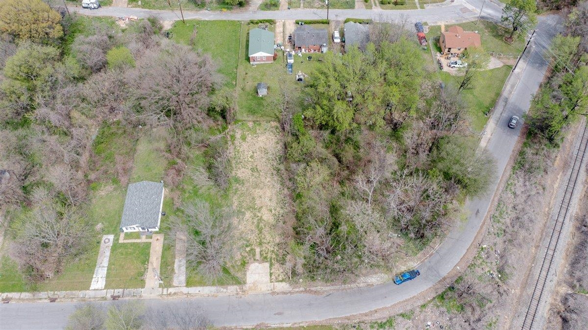 244 W Davant Ave Property Photo 3