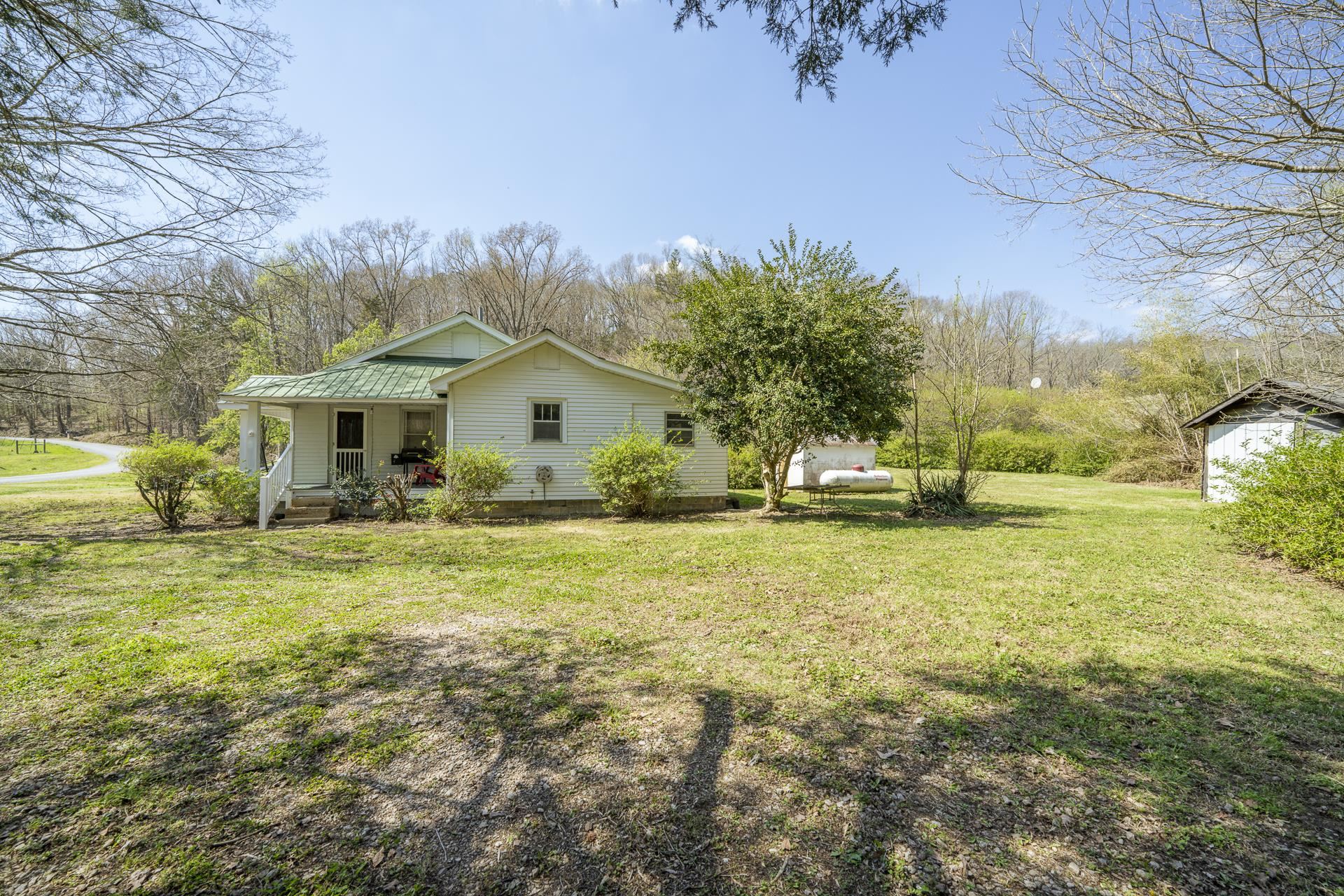 2423 Hardin Creek Rd Property Photo 4