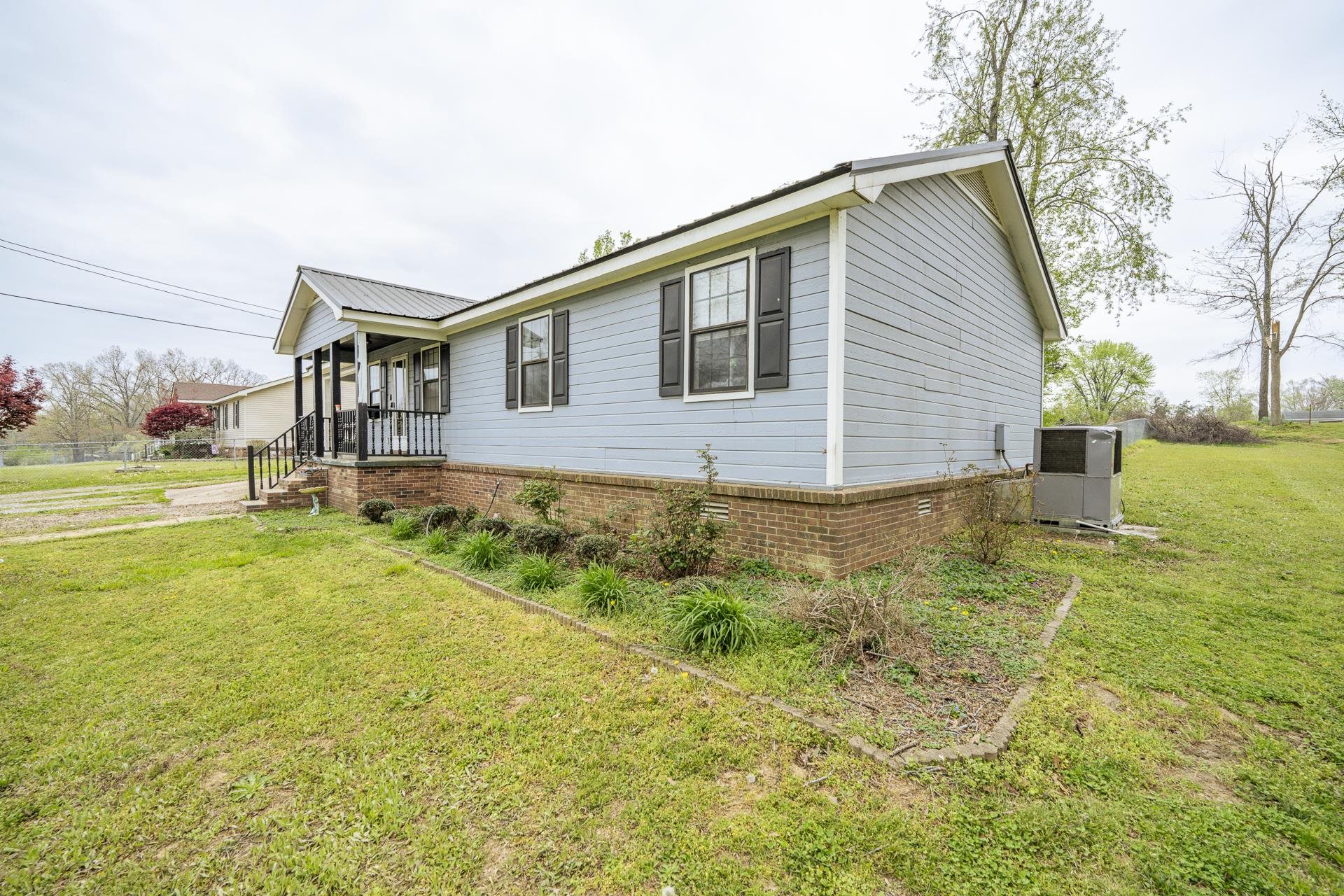 235 Parkview Dr Property Photo 5