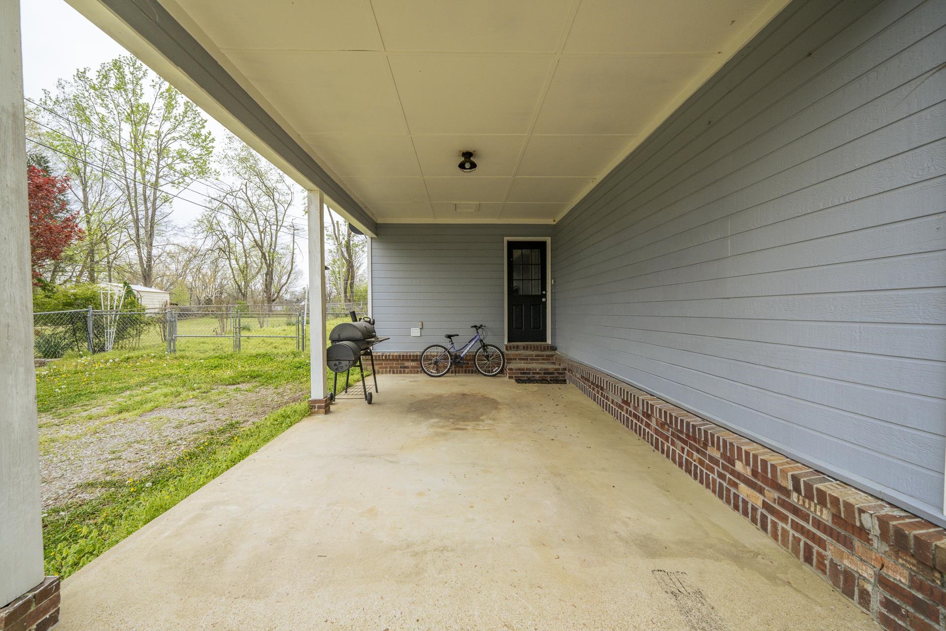 235 Parkview Dr Property Photo 6