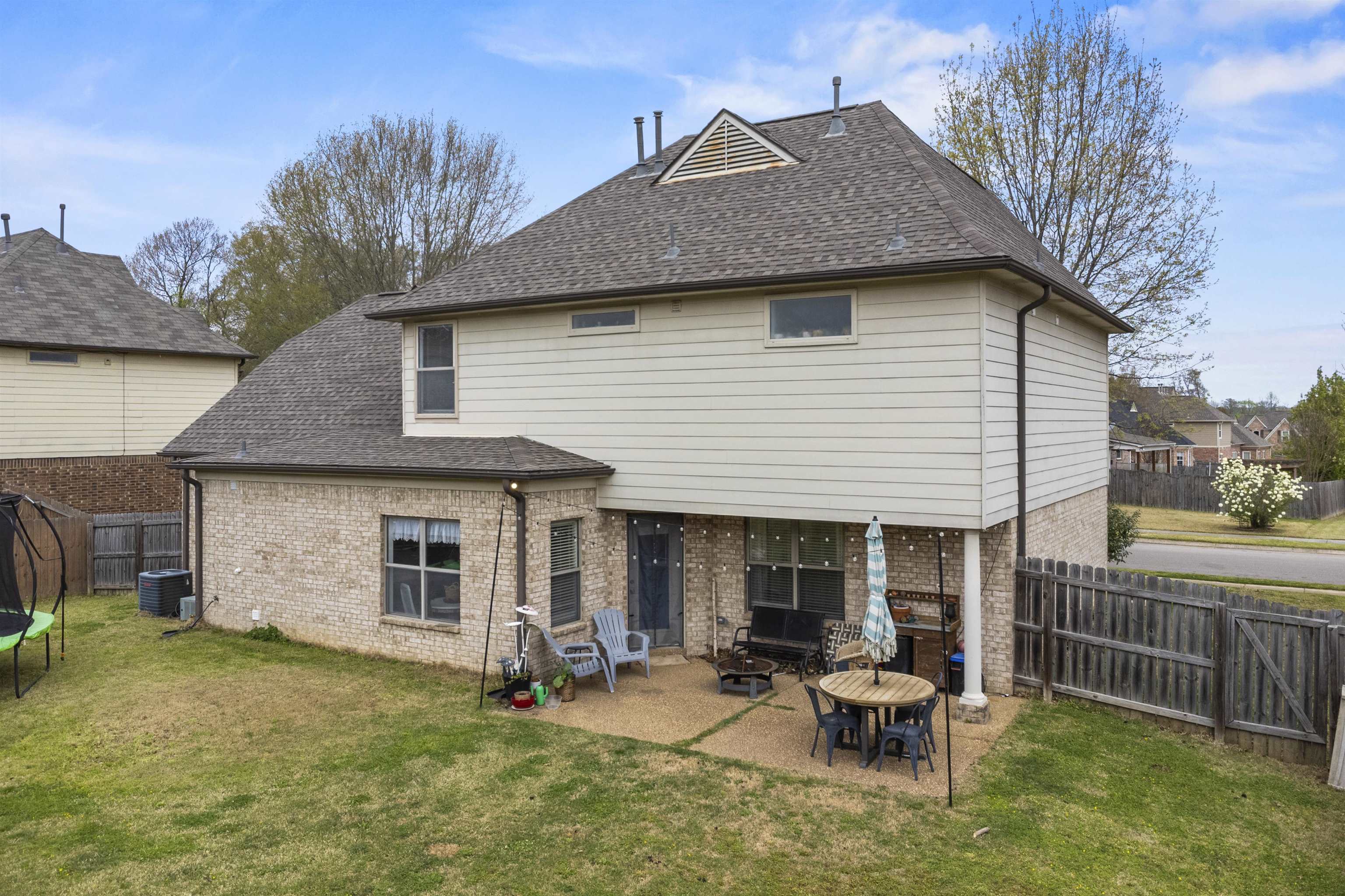 10213 Carly Dr Property Photo 4
