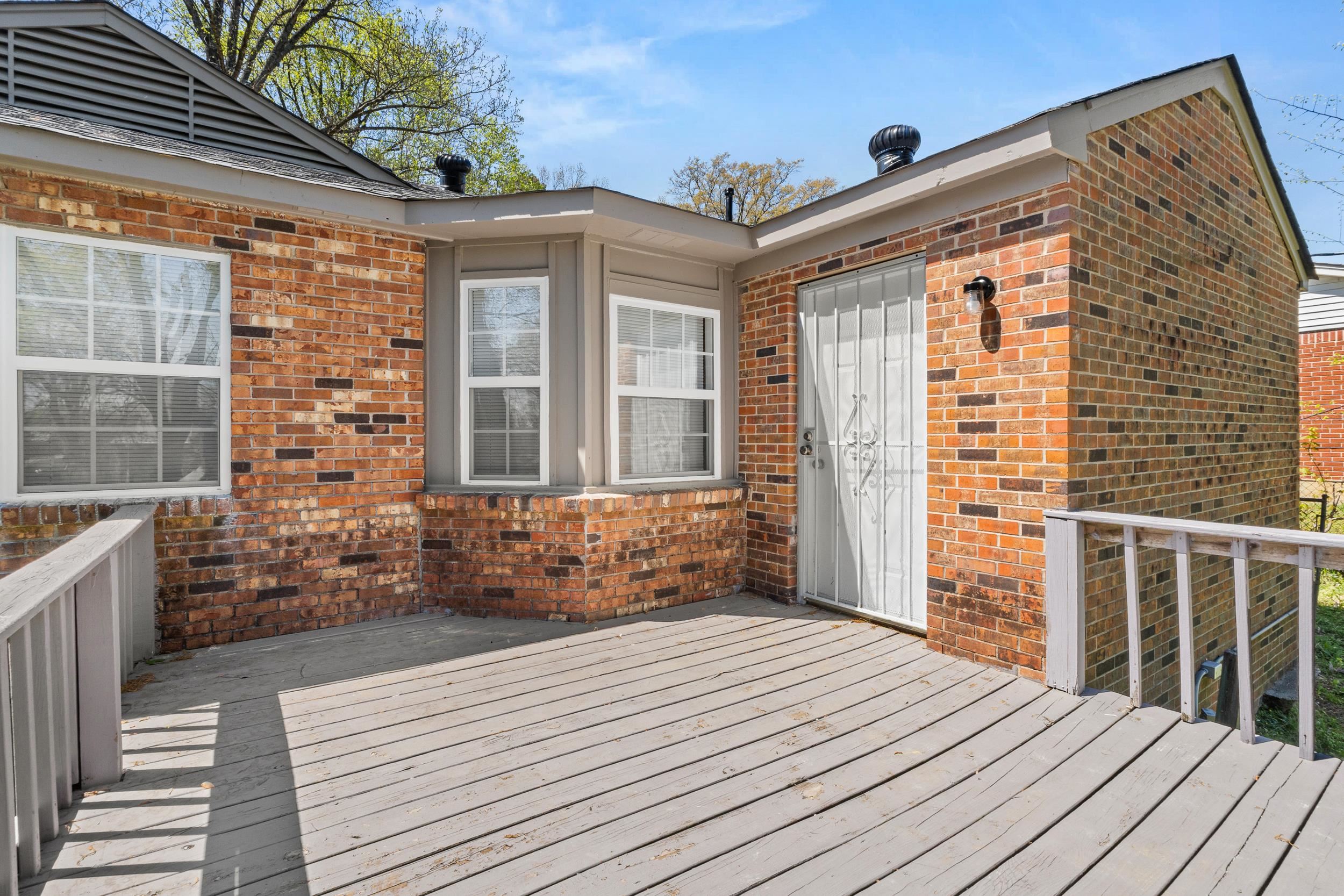3728 Merritt St Property Photo 5