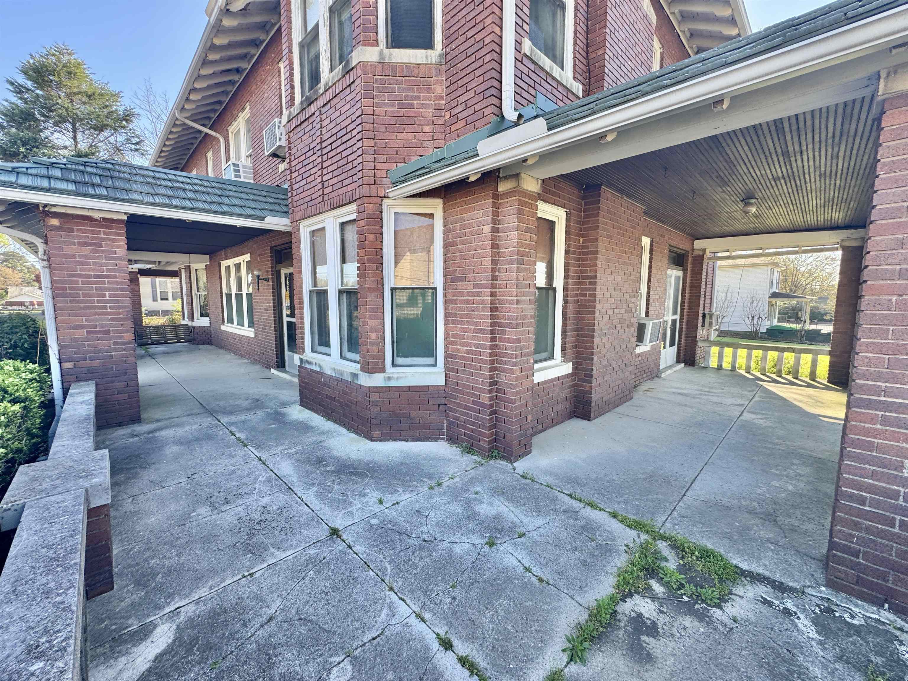 154 S Main St Property Photo 4