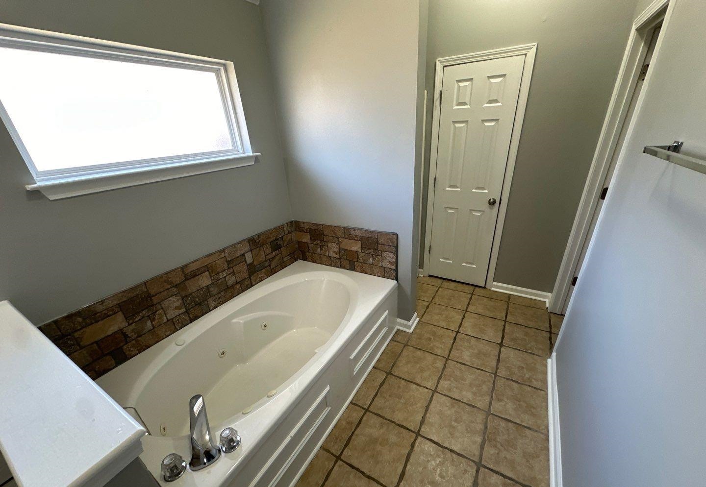 9420 Grove Rd Property Photo 13