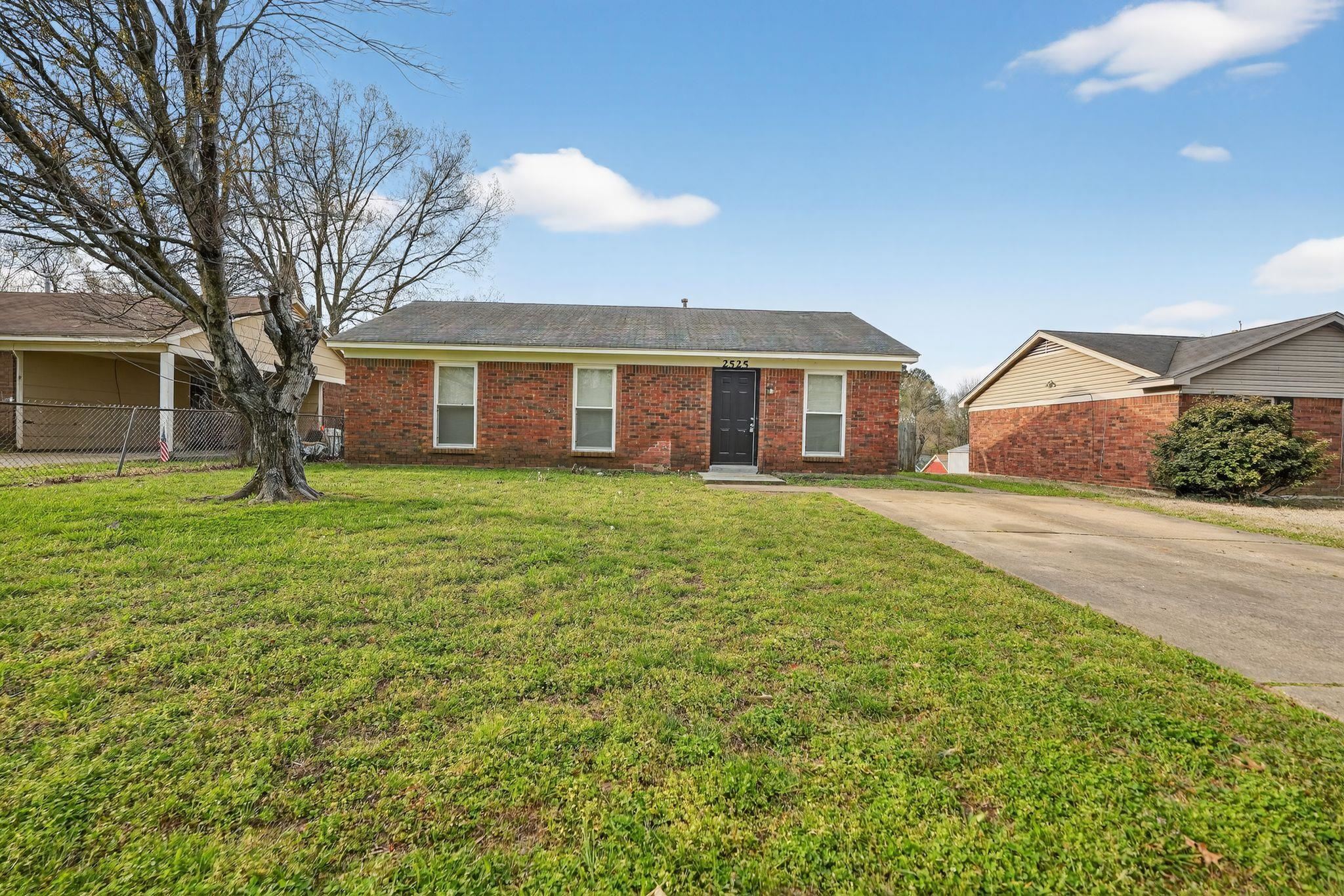 2525 WELLONS AVE Property Photo 1