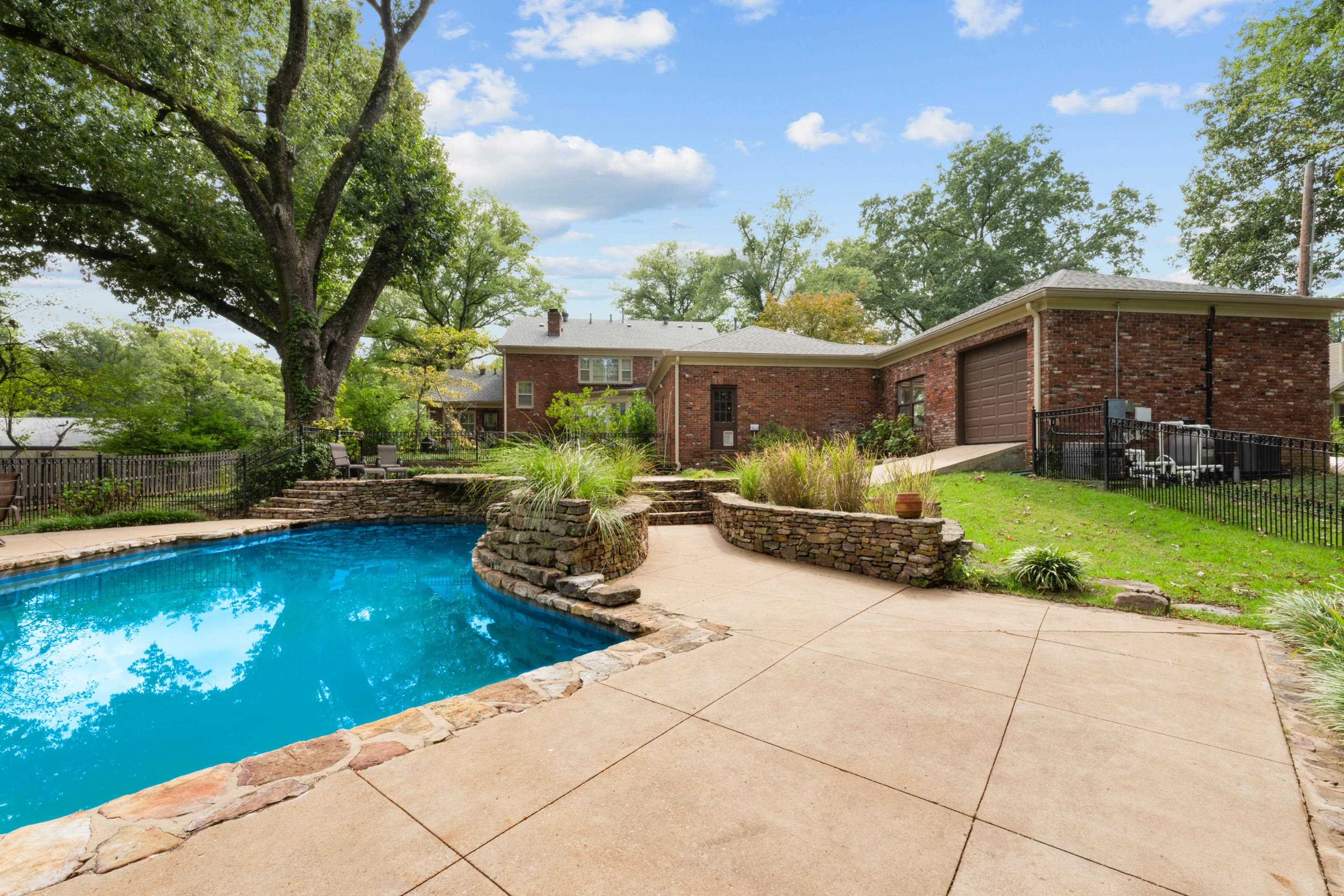 5360 Normandy Ave Property Photo 7