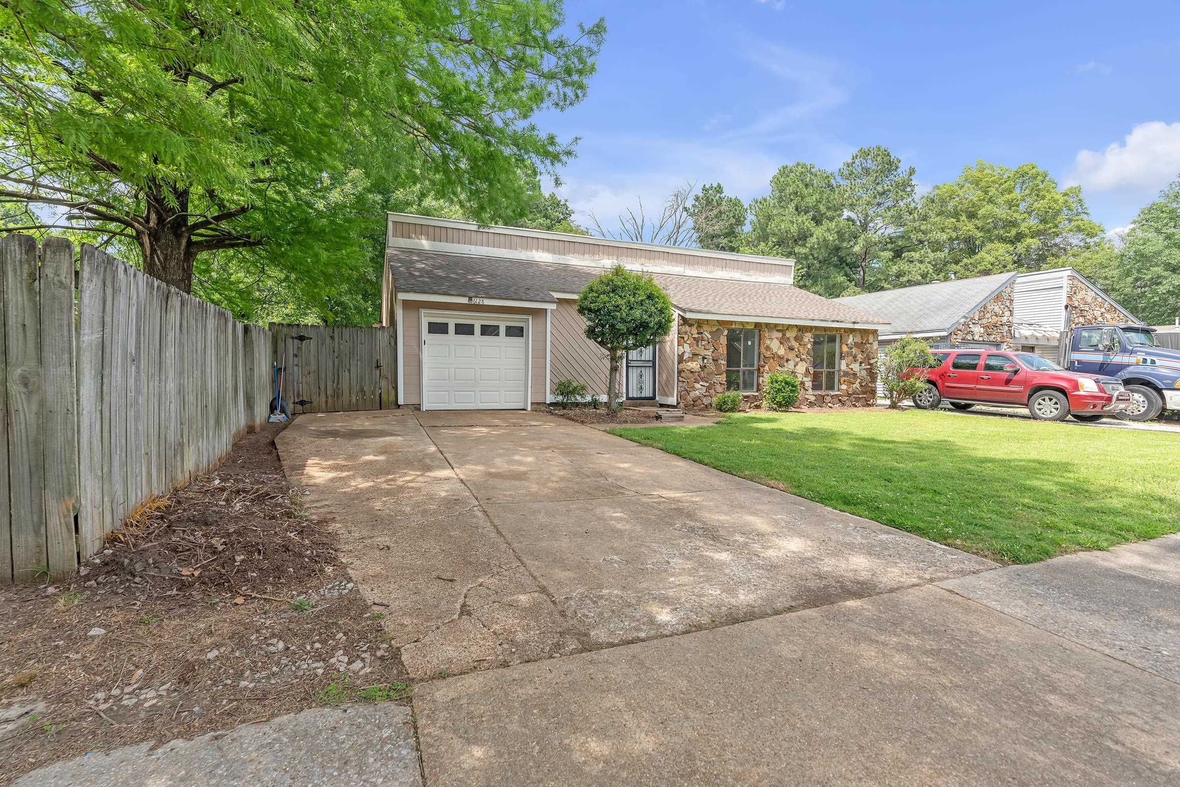 6128 Raintree Dr Property Photo 2
