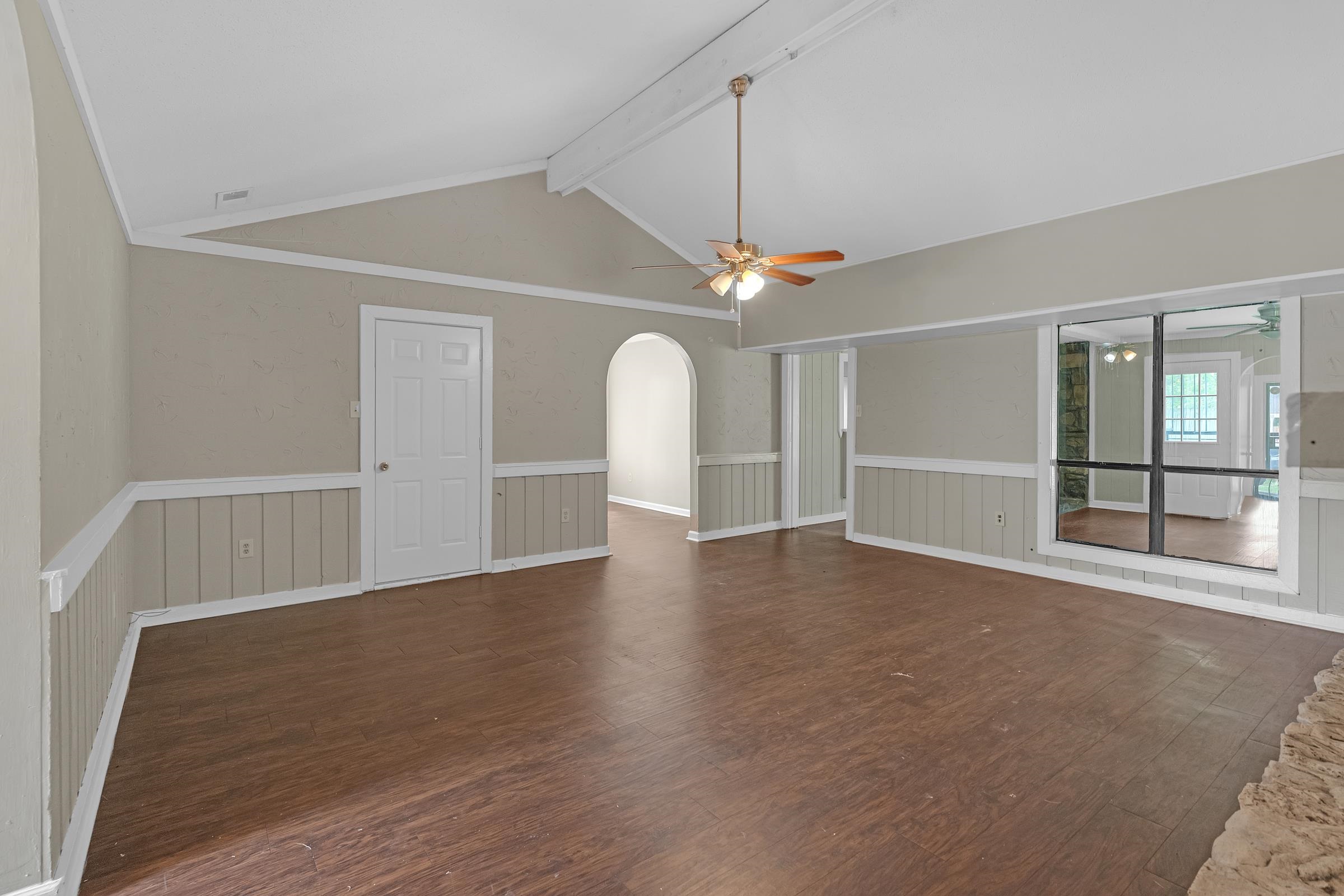 6128 Raintree Dr Property Photo 3