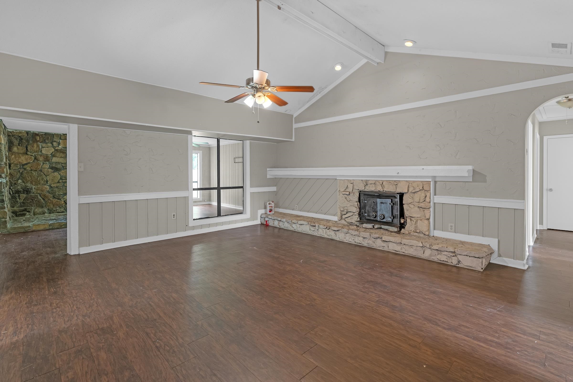 6128 Raintree Dr Property Photo 4