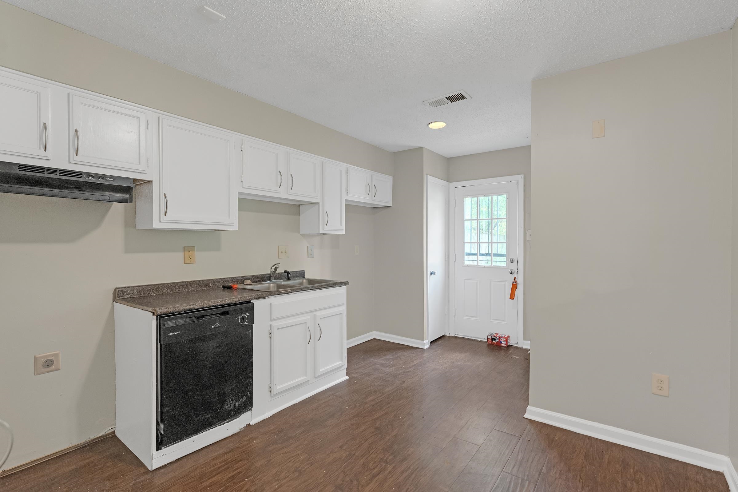 6128 Raintree Dr Property Photo 9