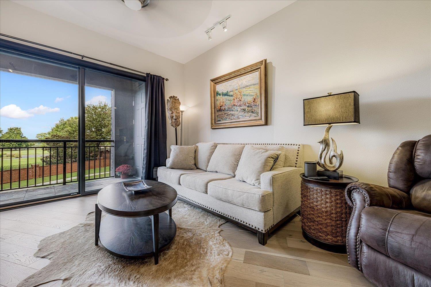 717 Riverside Dr 207 Property Photo 18