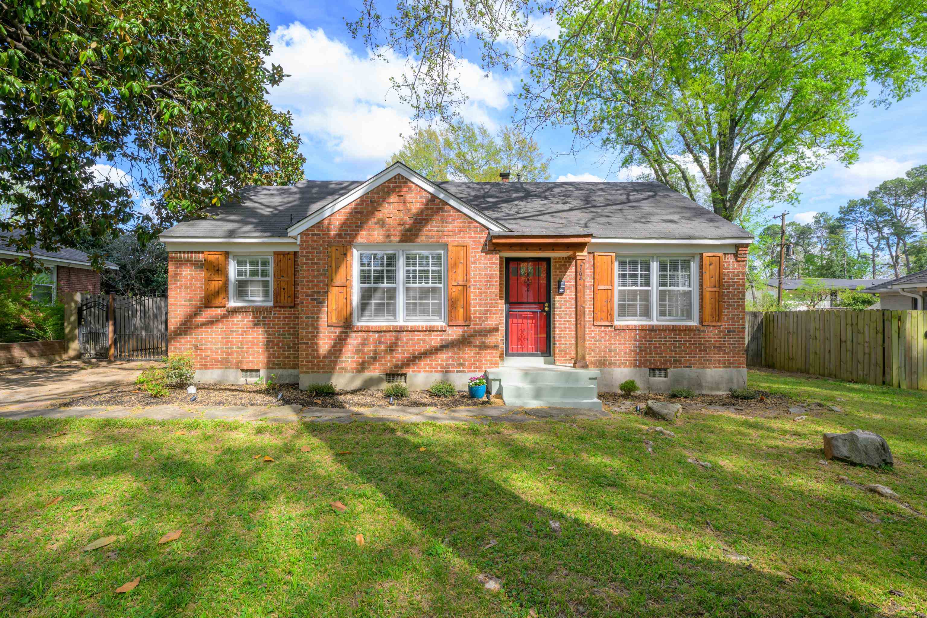 764 MOSS DR Property Photo 1
