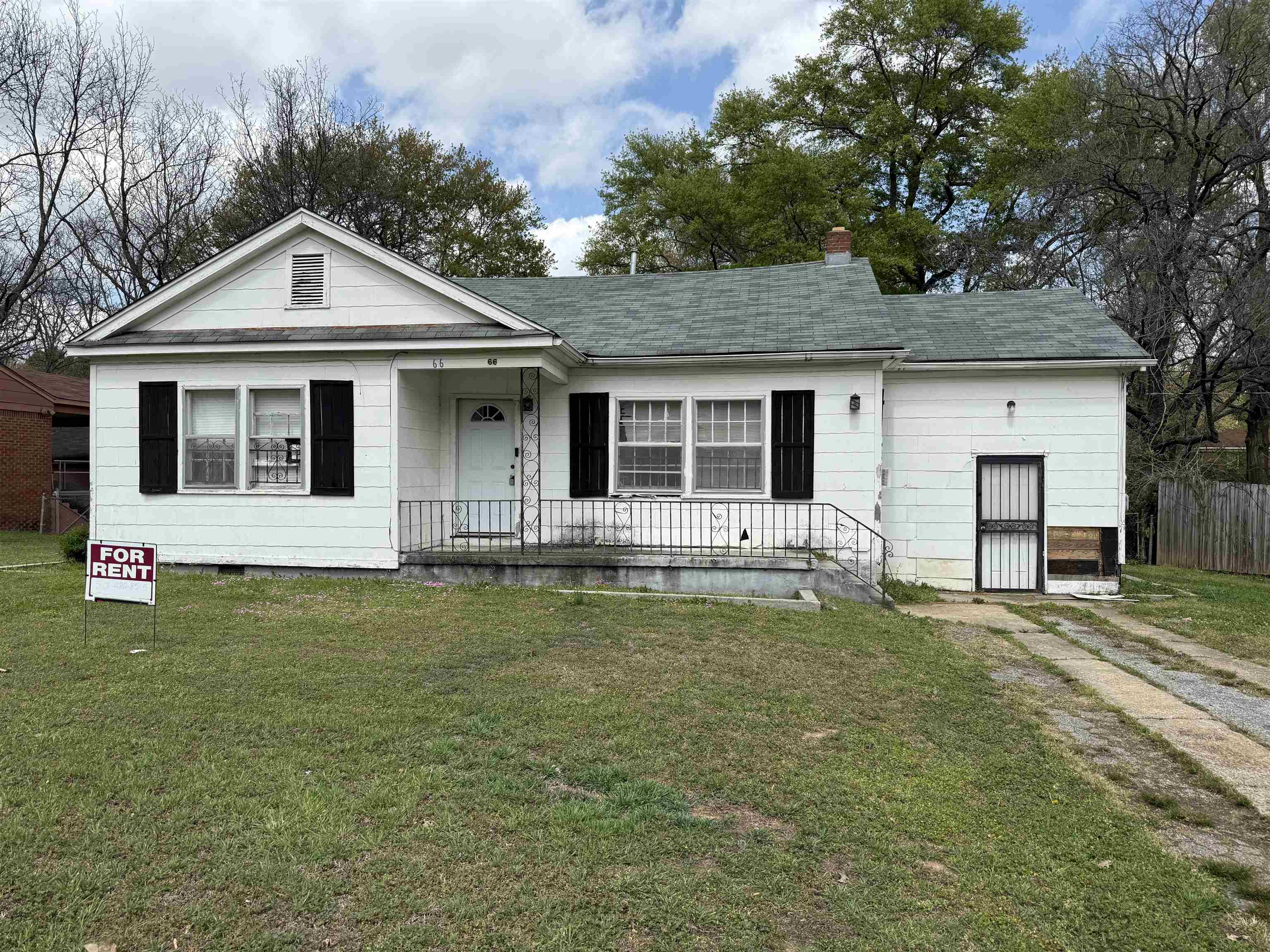 66 E ROLLINS RD Property Photo 1