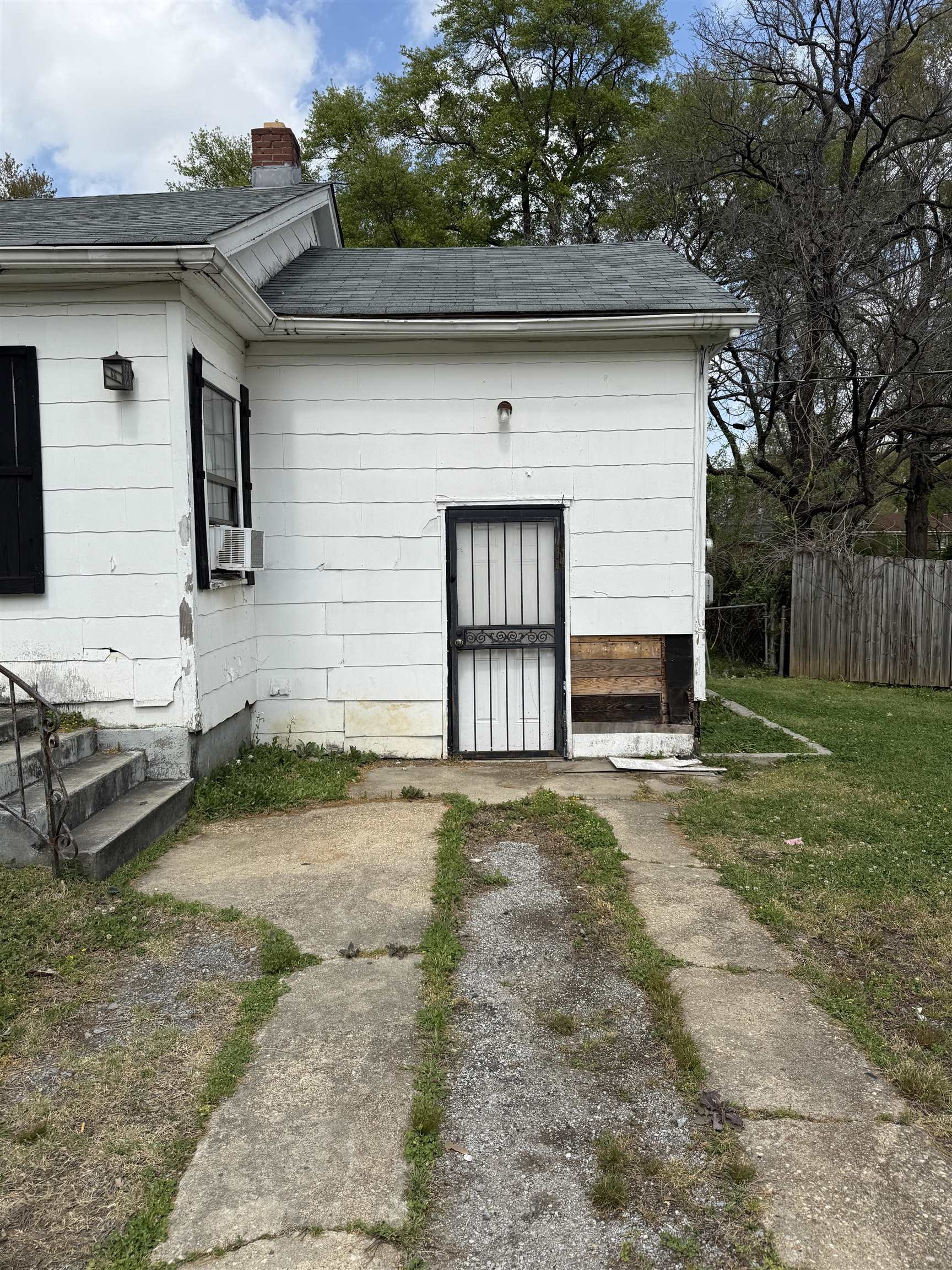 66 E Rollins Rd Property Photo 3