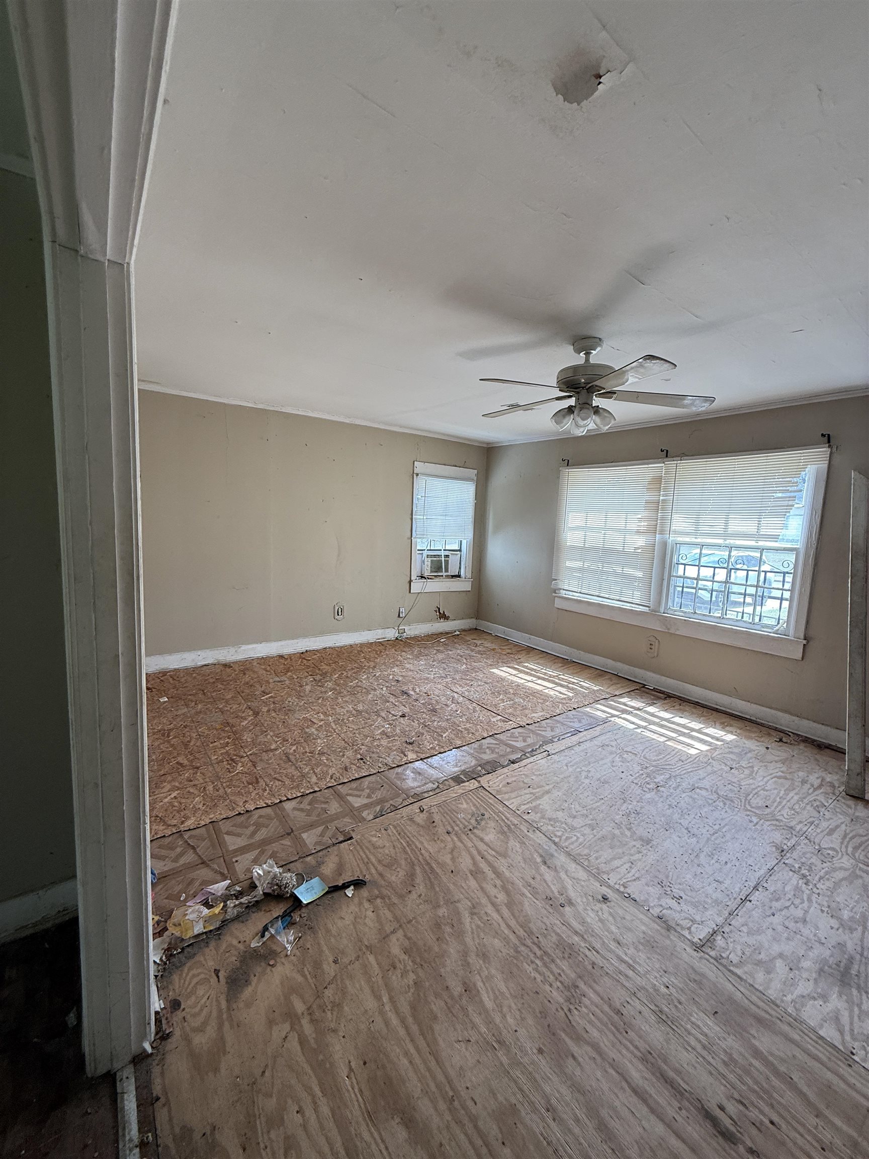 66 E Rollins Rd Property Photo 8