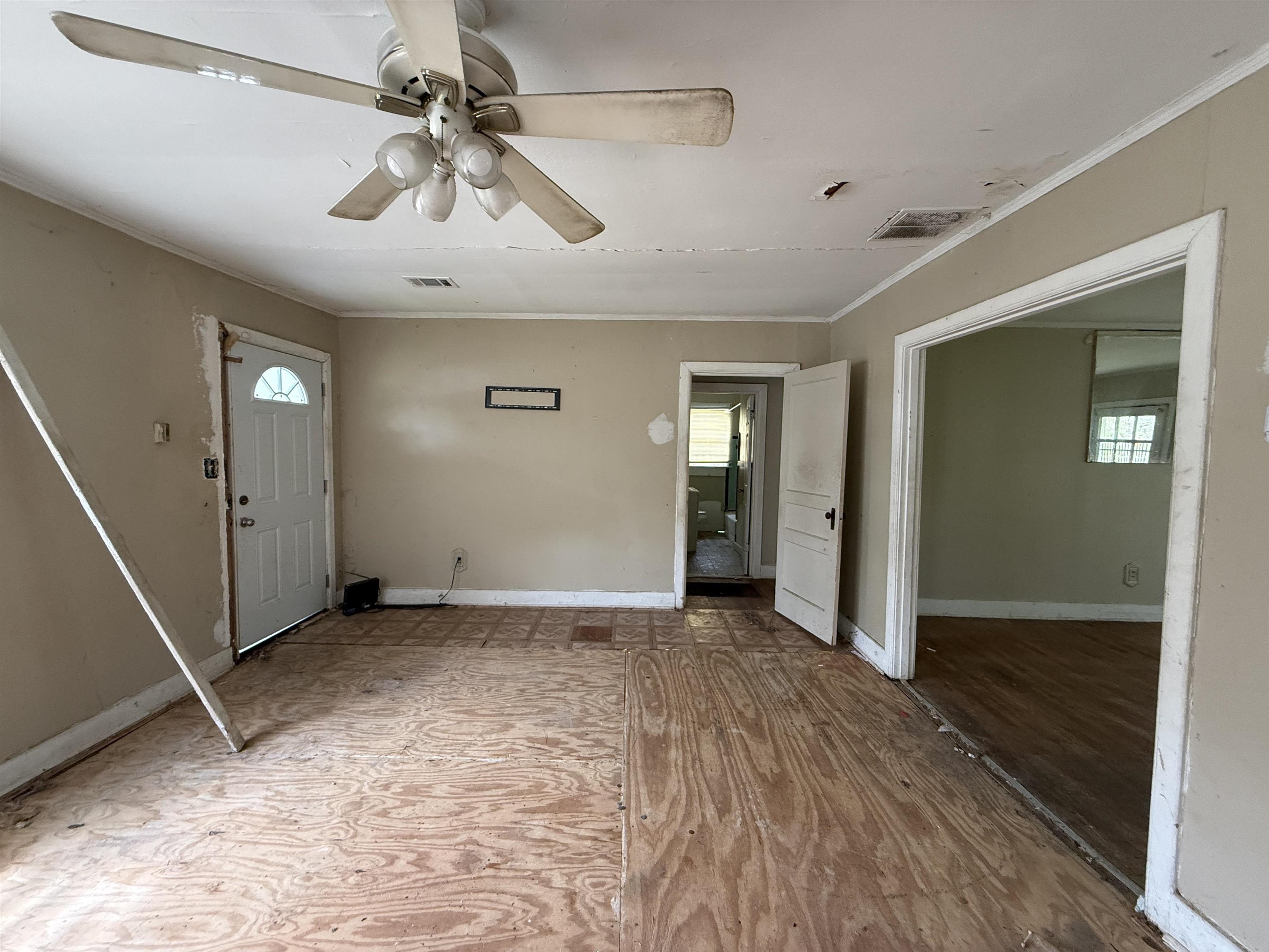 66 E Rollins Rd Property Photo 9