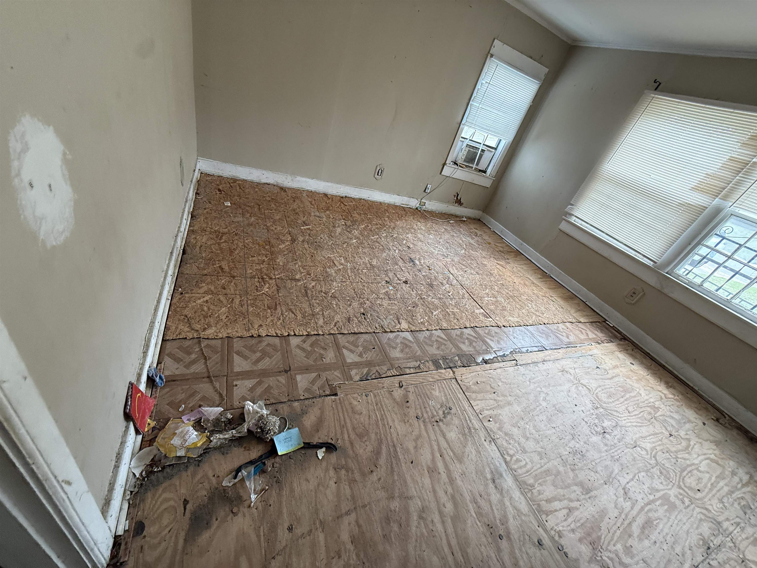 66 E Rollins Rd Property Photo 10