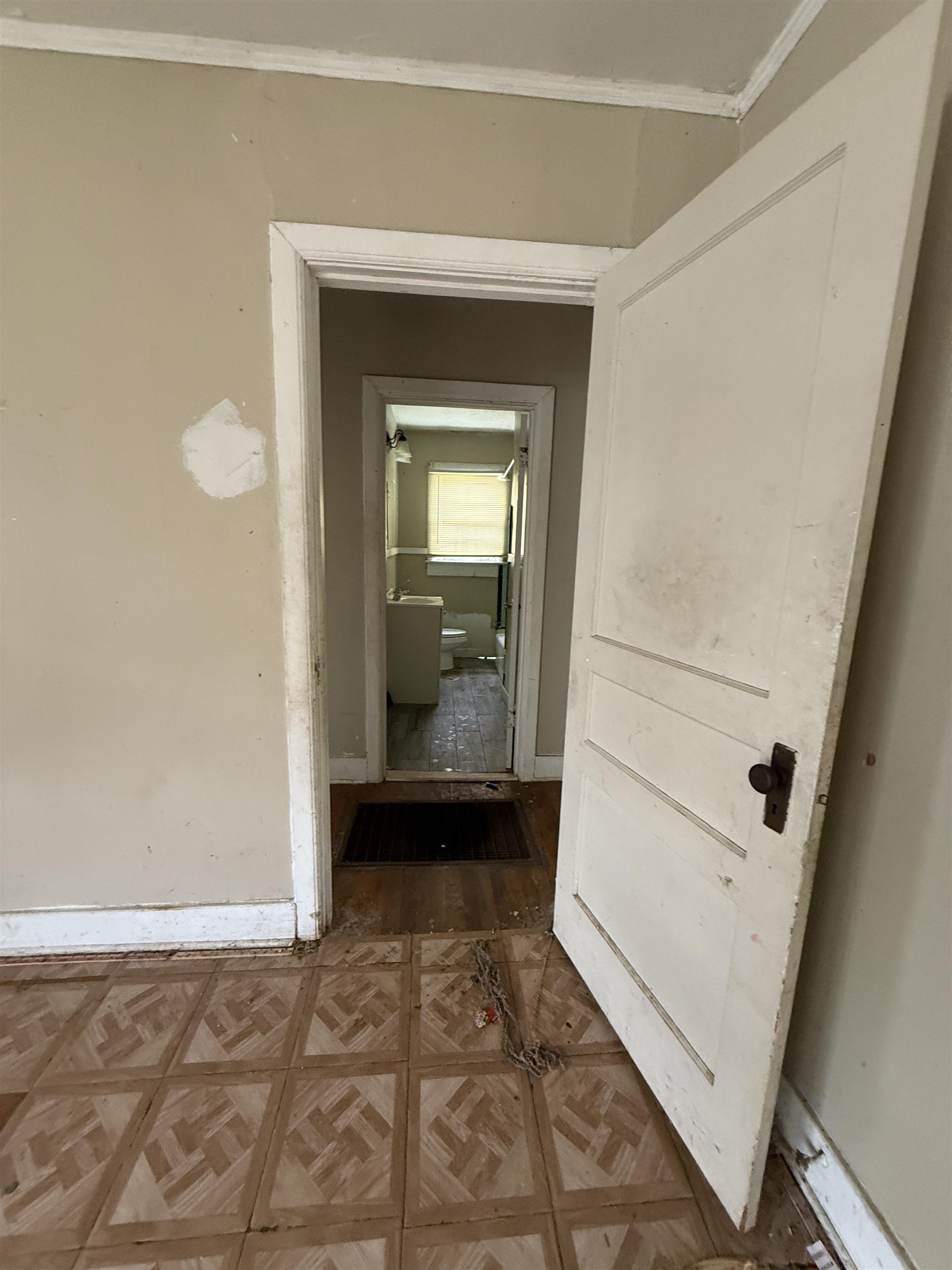 66 E Rollins Rd Property Photo 11