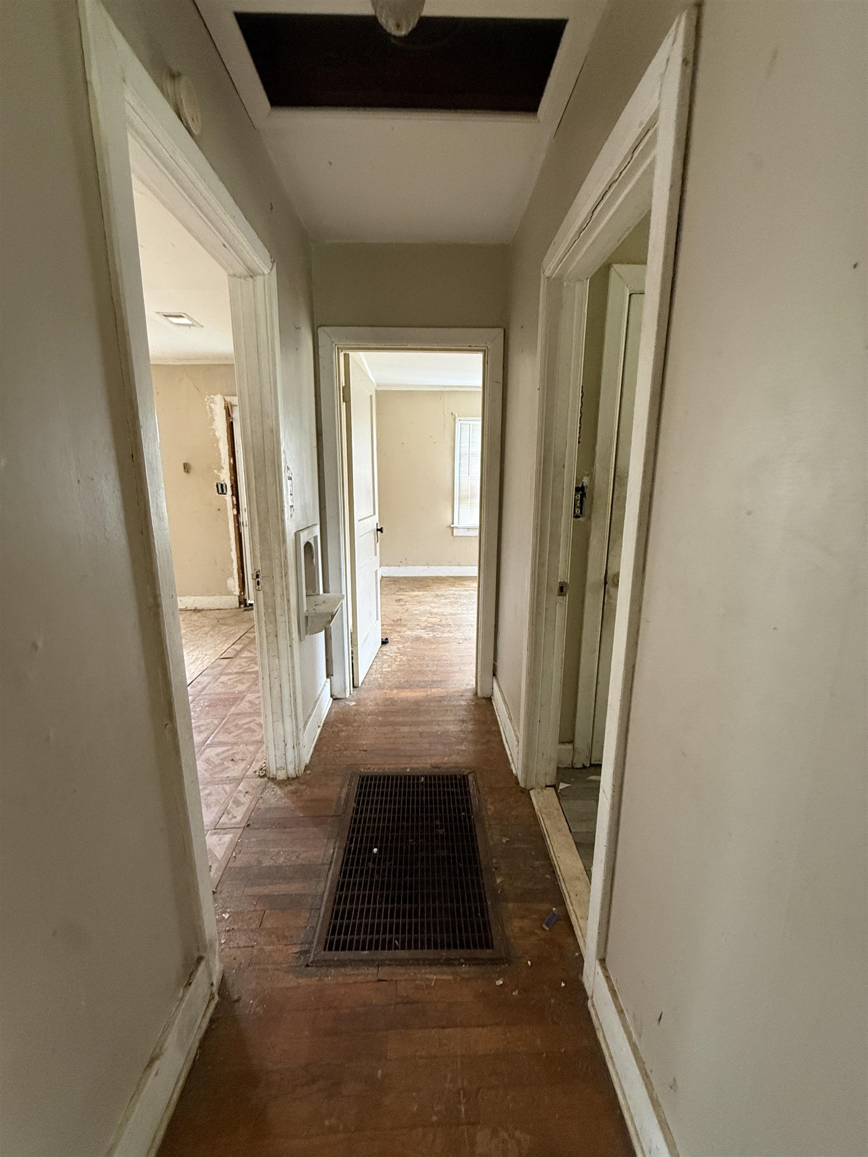 66 E Rollins Rd Property Photo 12