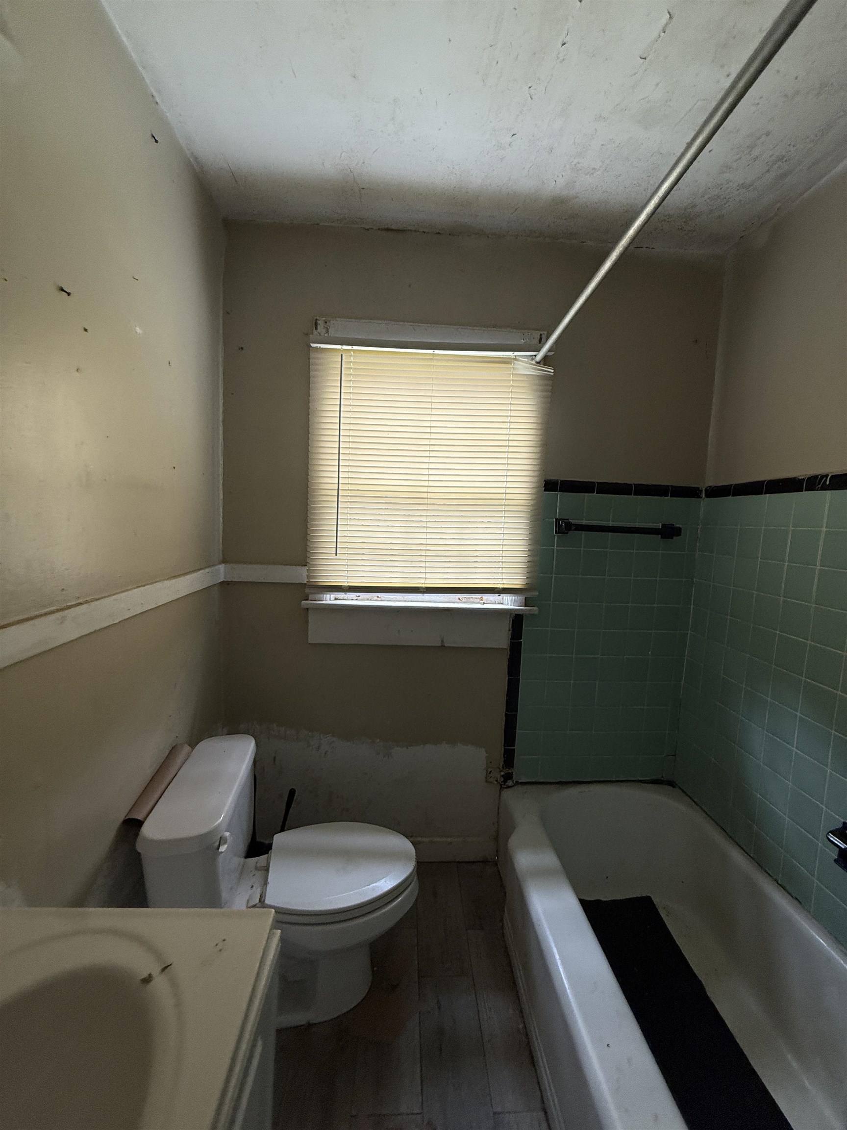 66 E Rollins Rd Property Photo 17