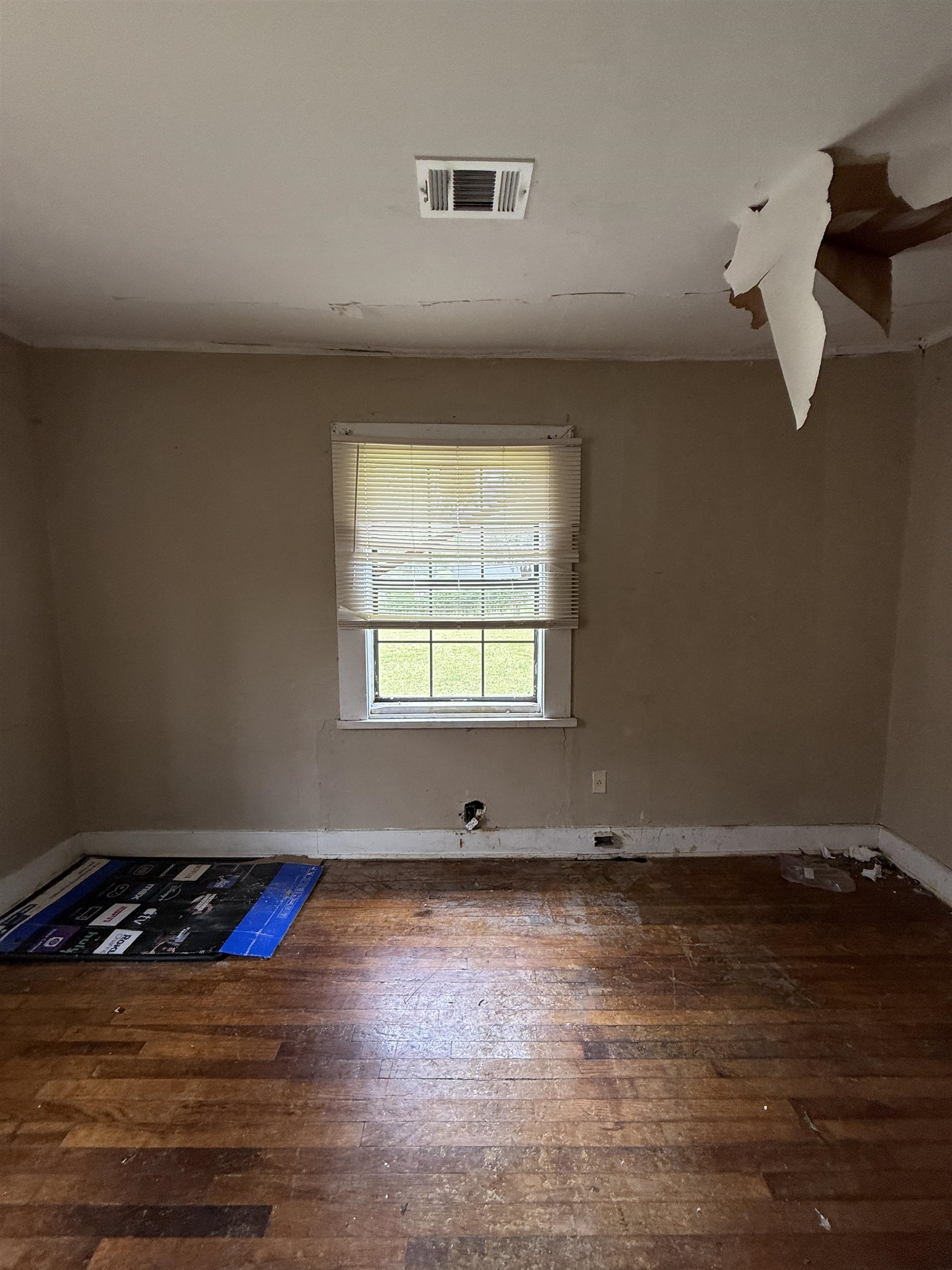 66 E Rollins Rd Property Photo 22