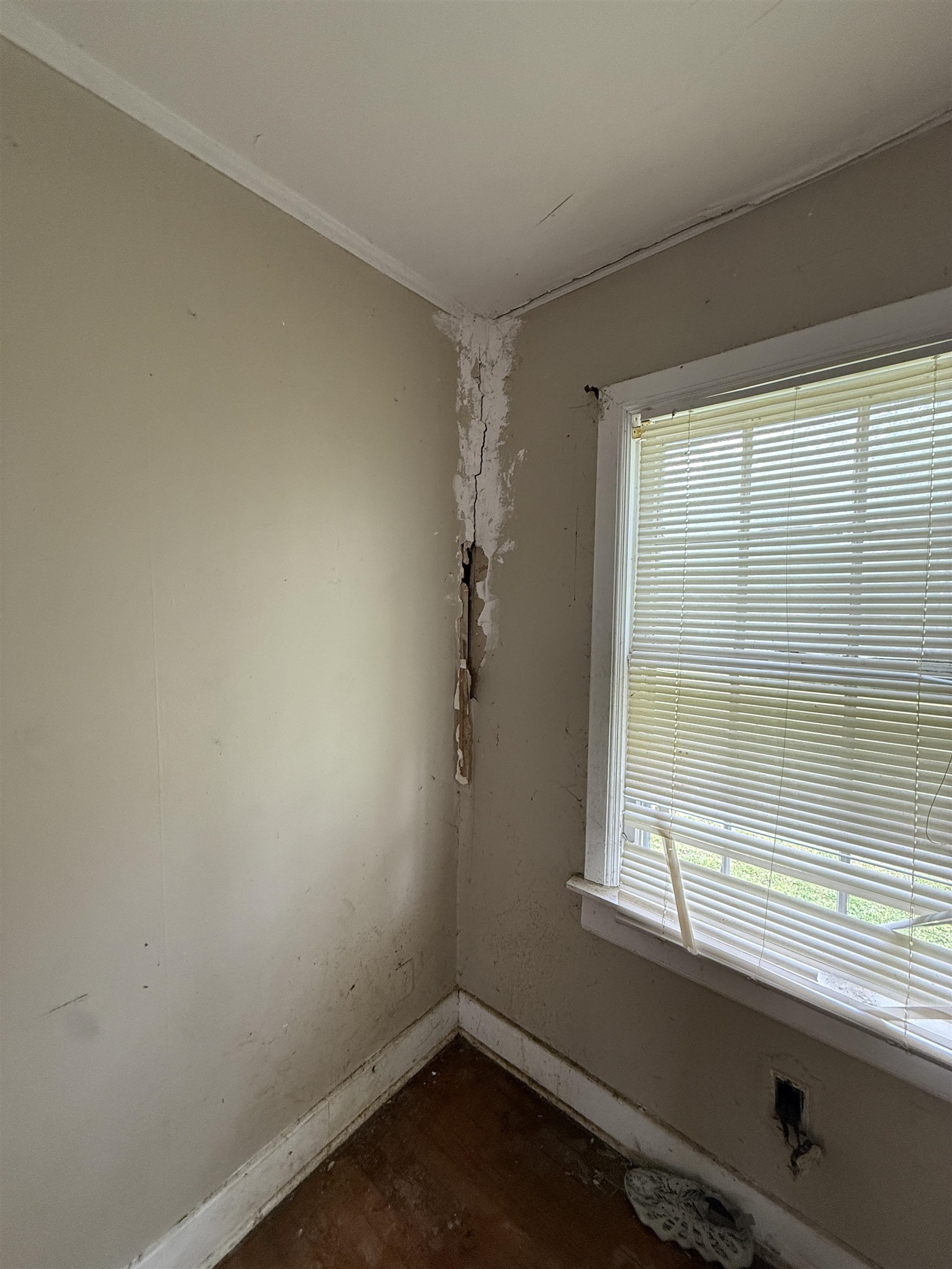 66 E Rollins Rd Property Photo 26