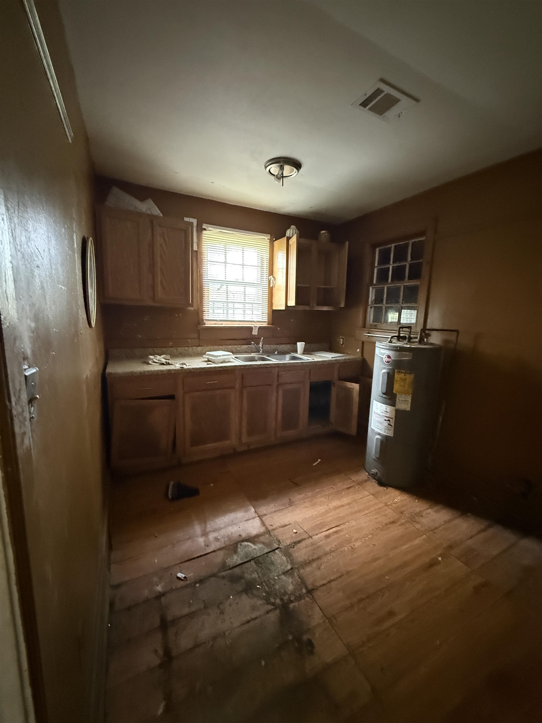 66 E Rollins Rd Property Photo 28