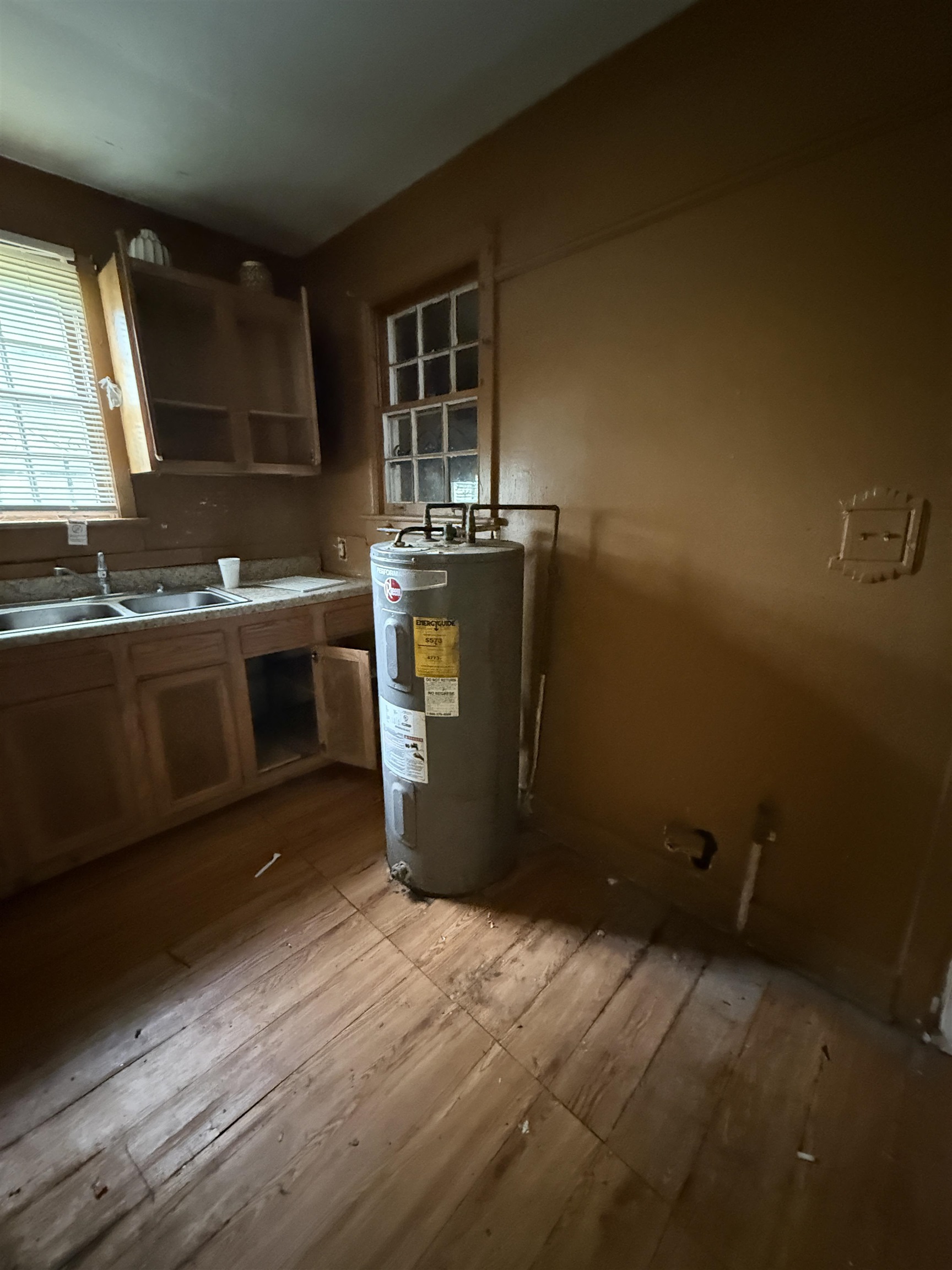 66 E Rollins Rd Property Photo 30