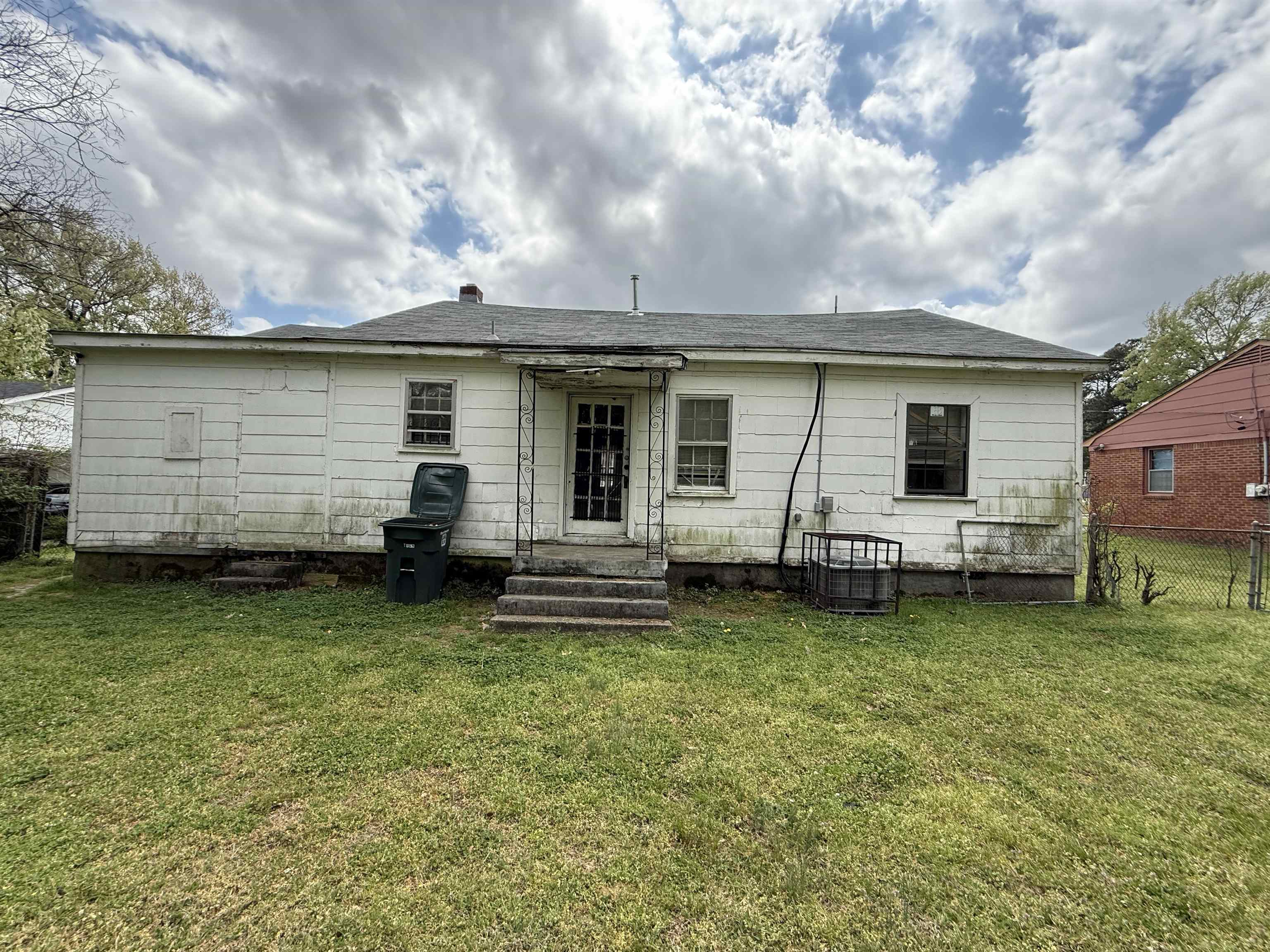 66 E Rollins Rd Property Photo 32