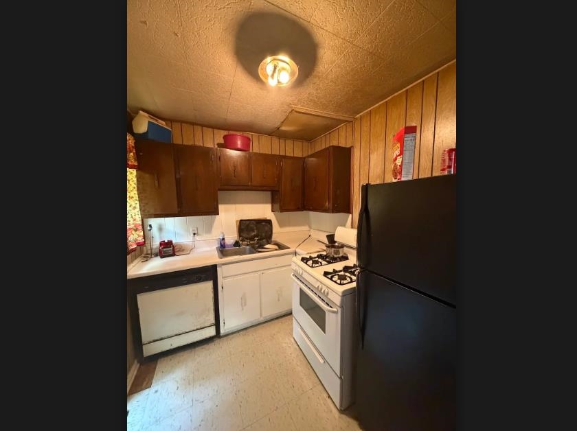 4072 Leroy Ave Property Photo 5