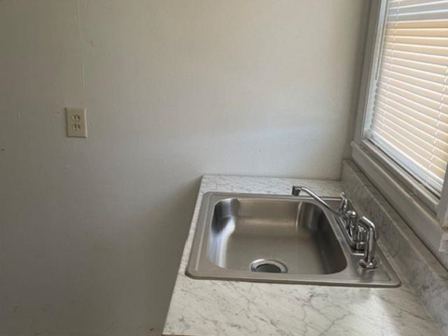 2452 Saratoga Ave Property Photo 8