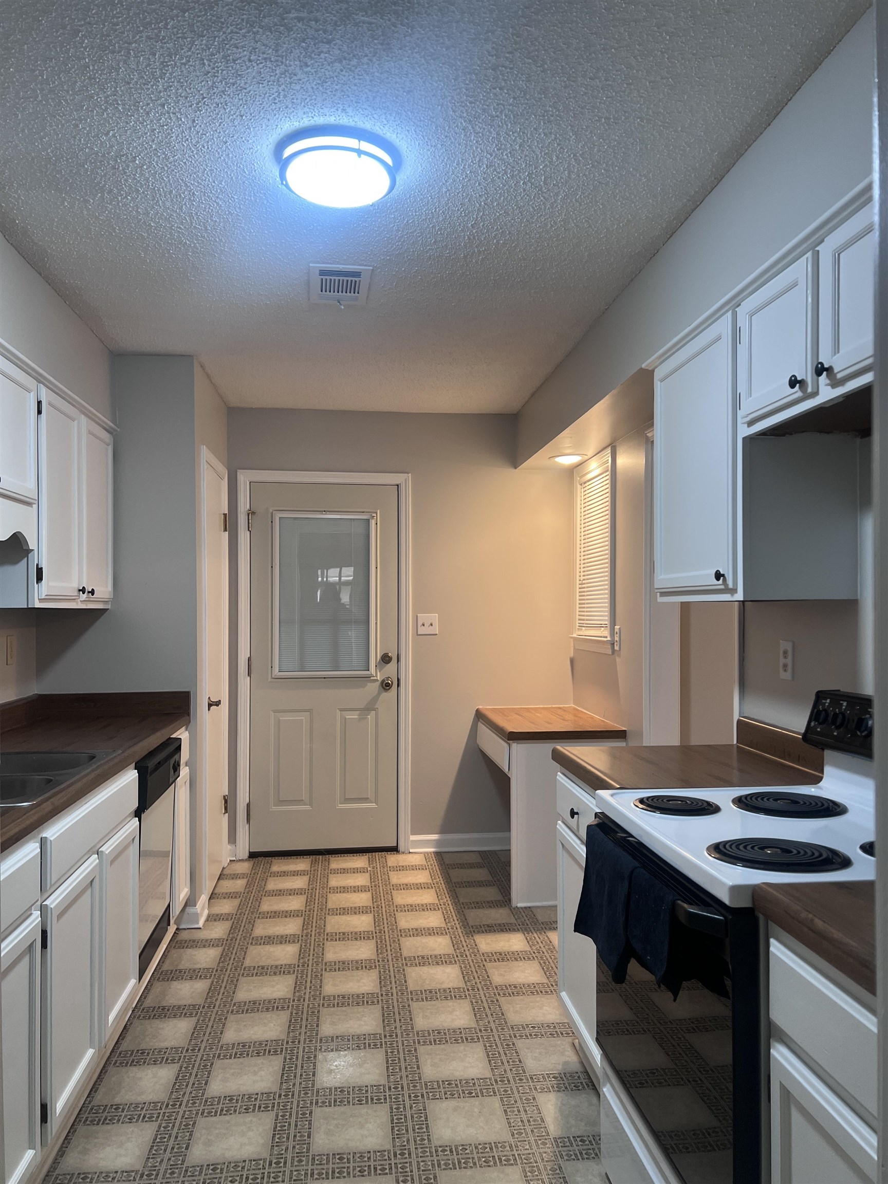 2675 Van Leer Dr Property Photo 24