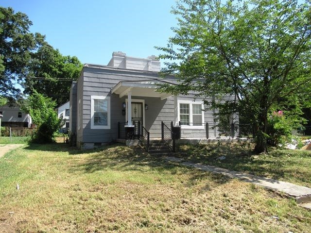 1664 NELSON AVE Property Photo 1